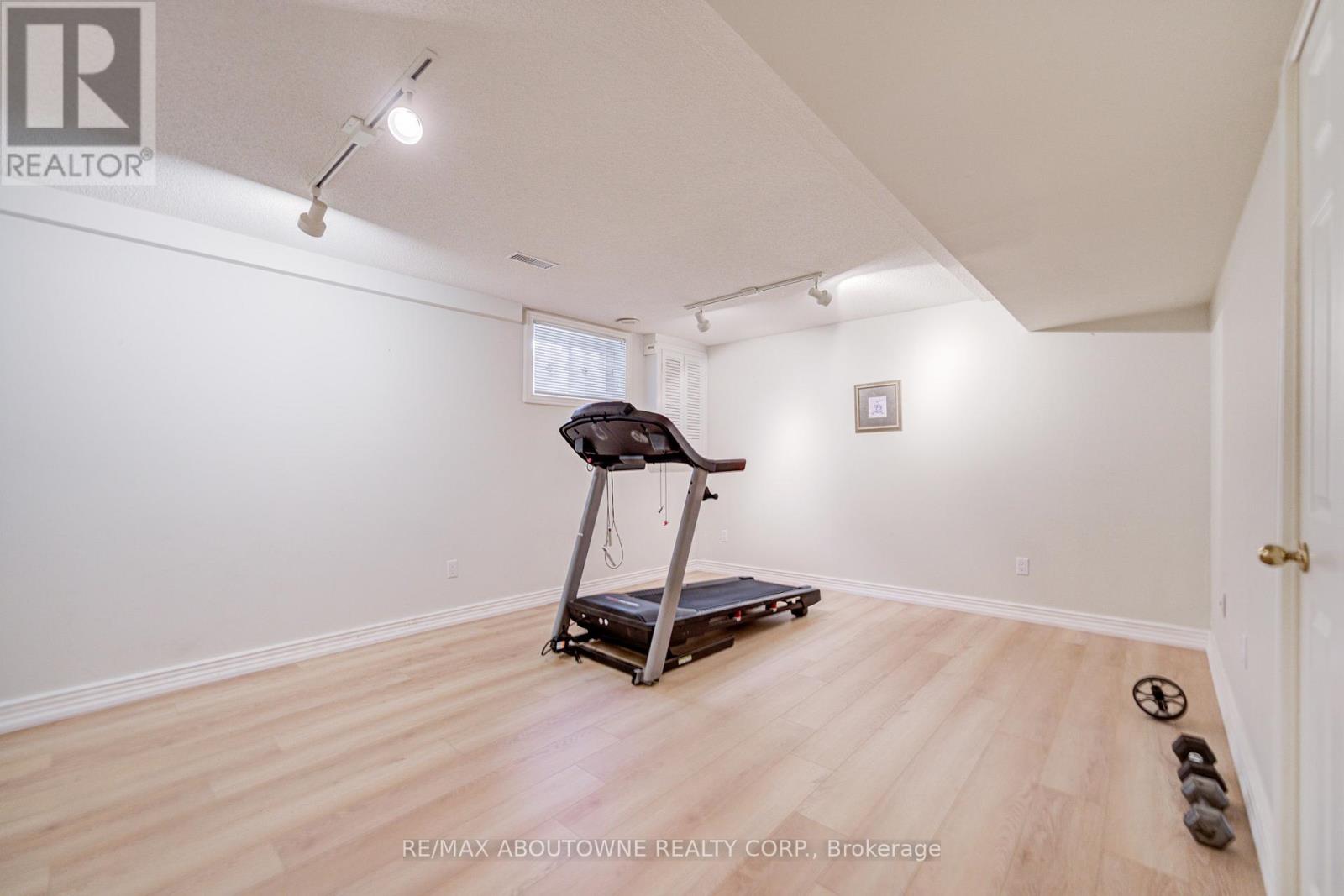 1248 Old Colony Road, Oakville, Ontario  L6M 1J8 - Photo 37 - W12485195