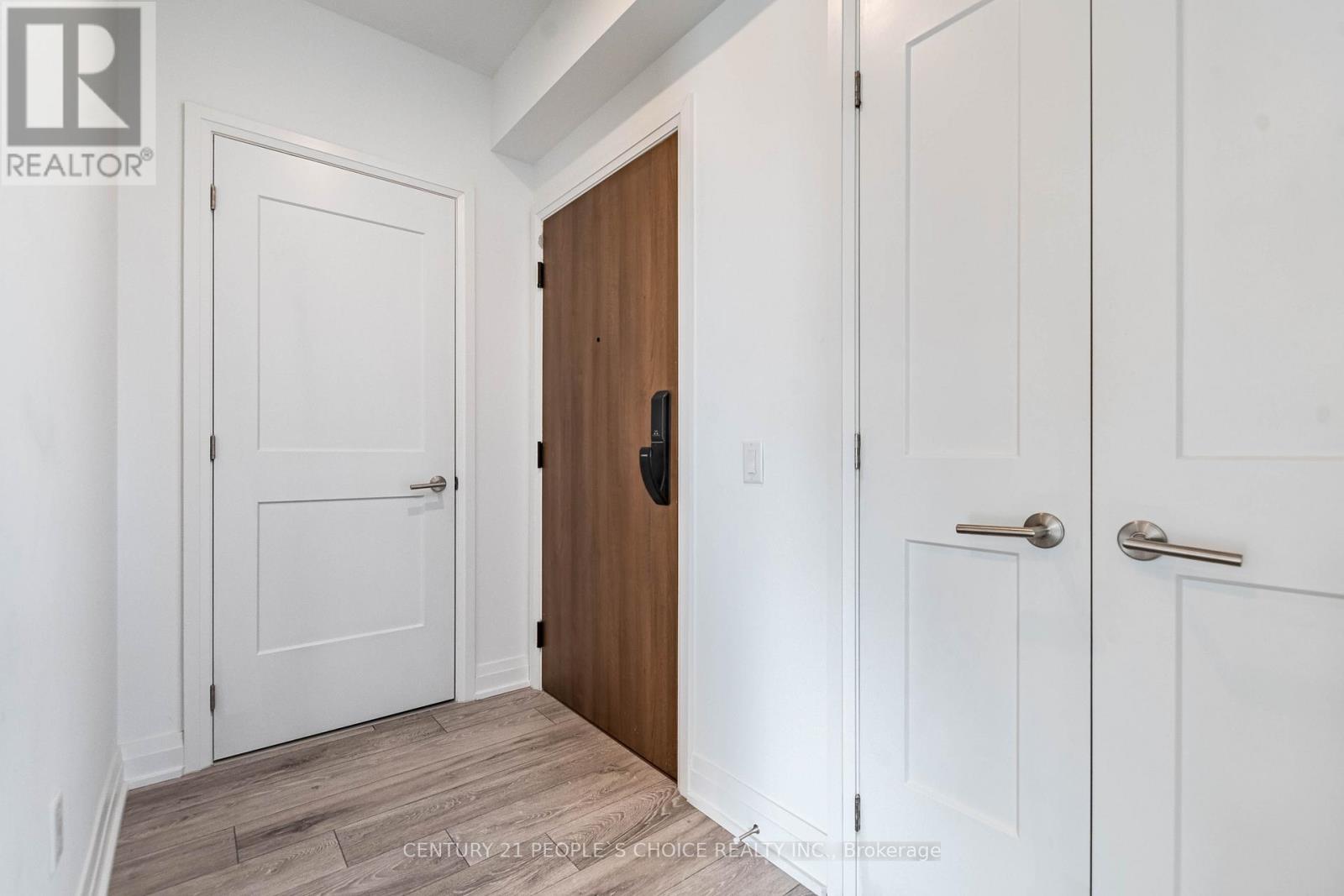 915 - 21 Park Street E, Mississauga, Ontario  L5G 0C2 - Photo 10 - W12485203