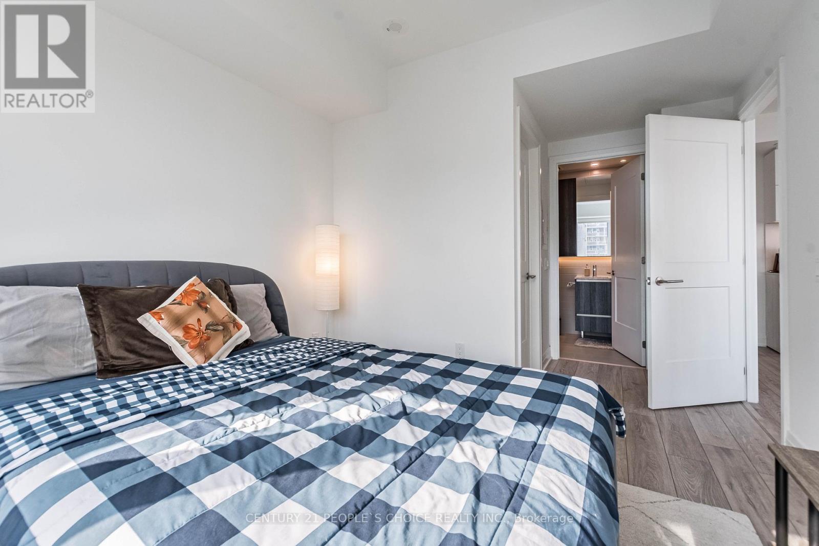 915 - 21 Park Street E, Mississauga, Ontario  L5G 0C2 - Photo 16 - W12485203