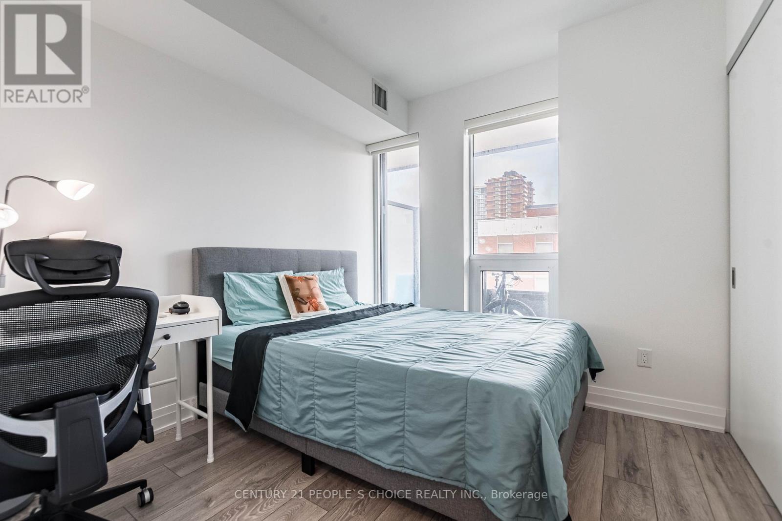 915 - 21 Park Street E, Mississauga, Ontario  L5G 0C2 - Photo 20 - W12485203