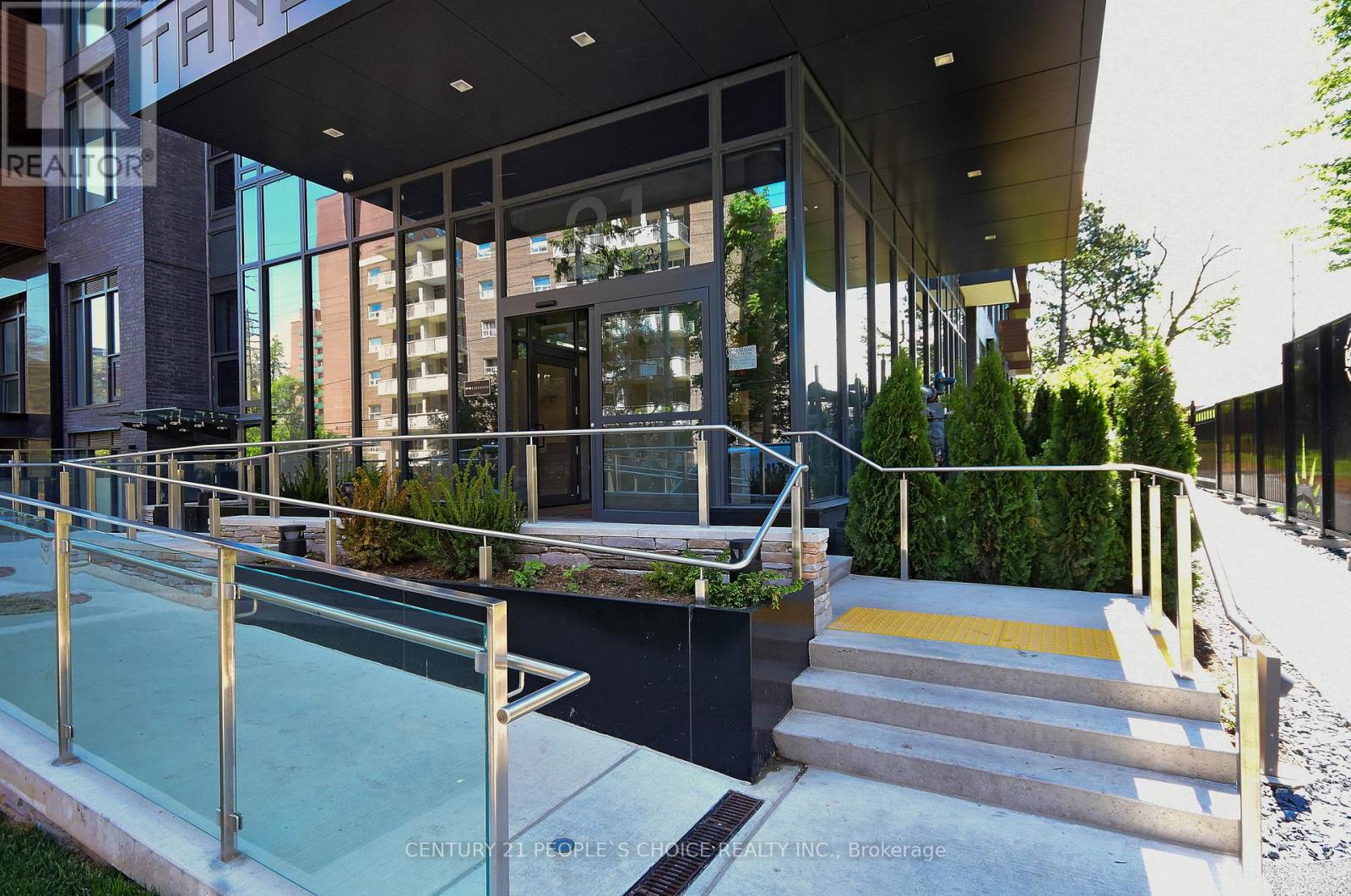 915 - 21 Park Street E, Mississauga, Ontario  L5G 0C2 - Photo 3 - W12485203