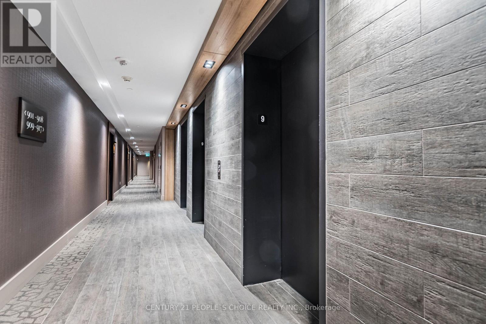 915 - 21 Park Street E, Mississauga, Ontario  L5G 0C2 - Photo 7 - W12485203