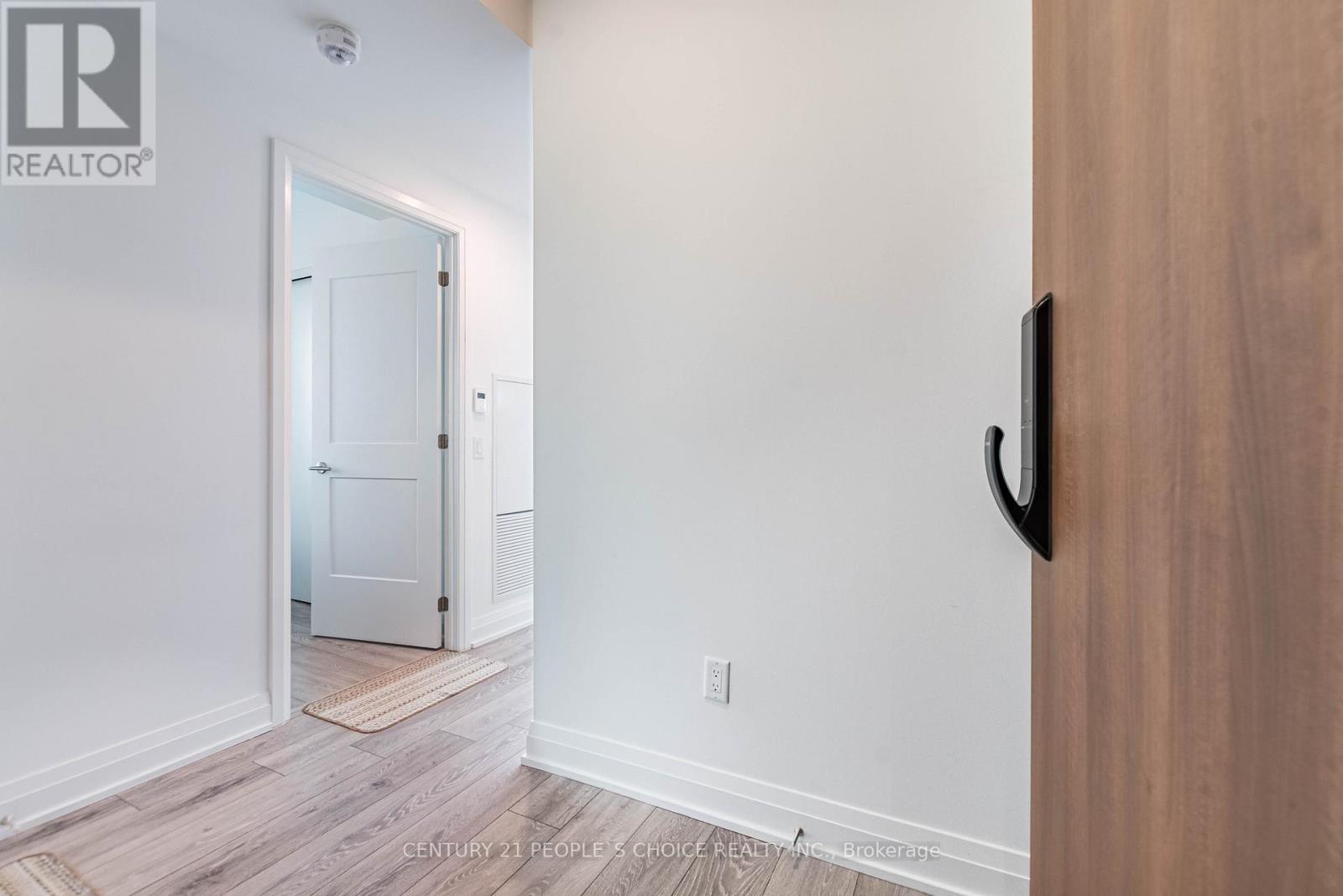 915 - 21 Park Street E, Mississauga, Ontario  L5G 0C2 - Photo 9 - W12485203