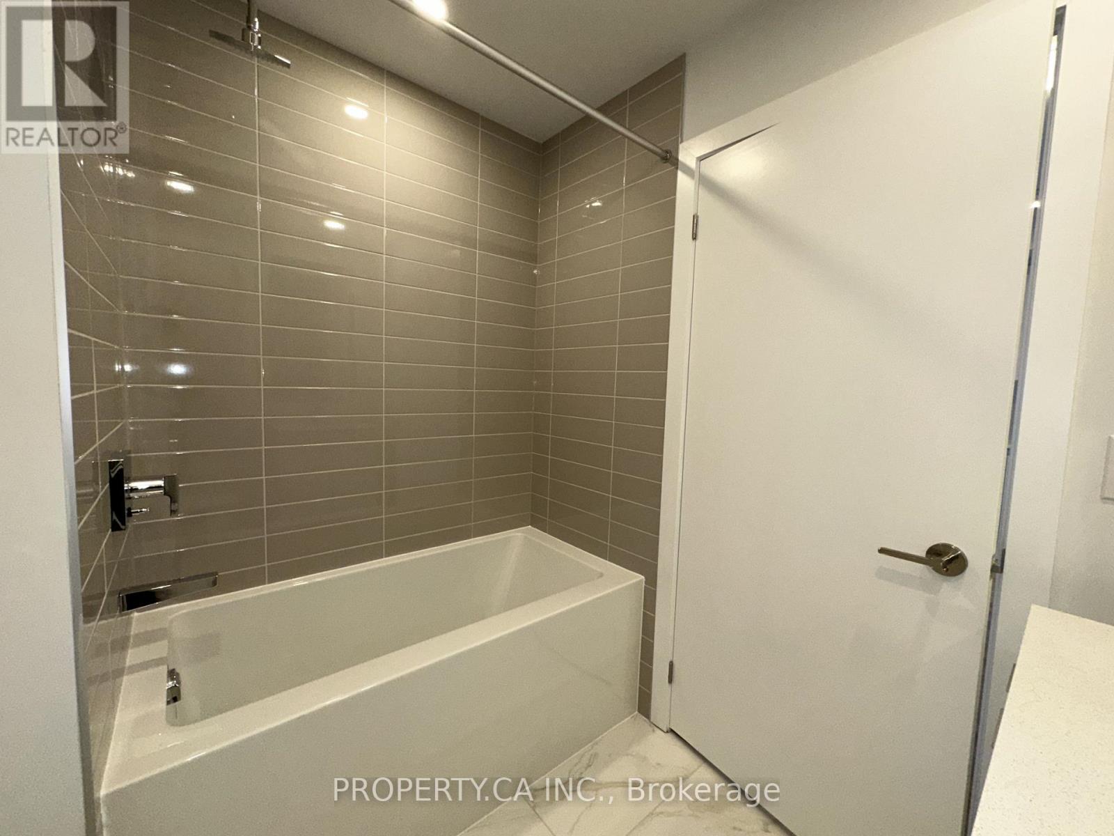 4002 - 430 Square One Drive, Mississauga, Ontario  L5B 0L6 - Photo 14 - W12485206