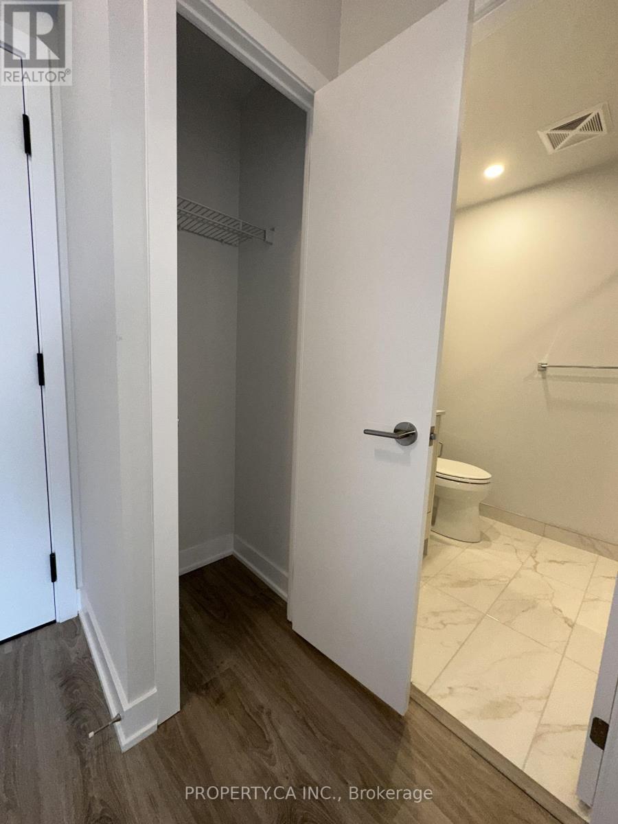 4002 - 430 Square One Drive, Mississauga, Ontario  L5B 0L6 - Photo 16 - W12485206