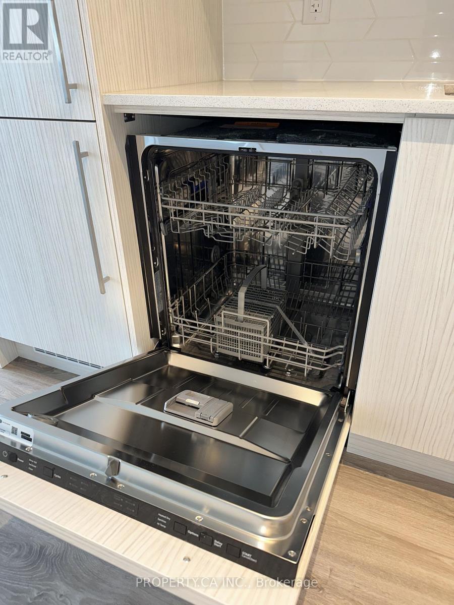 4002 - 430 Square One Drive, Mississauga, Ontario  L5B 0L6 - Photo 17 - W12485206