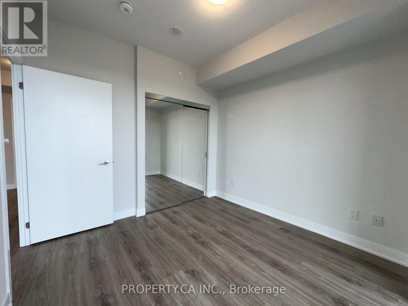 4002 - 430 Square One Drive, Mississauga, Ontario  L5B 0L6 - Photo 9 - W12485206