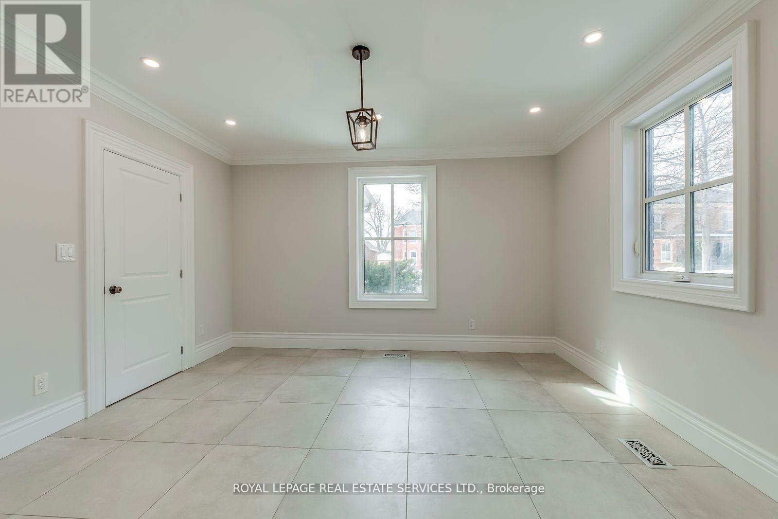 317 Queen Street S, Mississauga, Ontario  L5M 1M3 - Photo 6 - W12485210