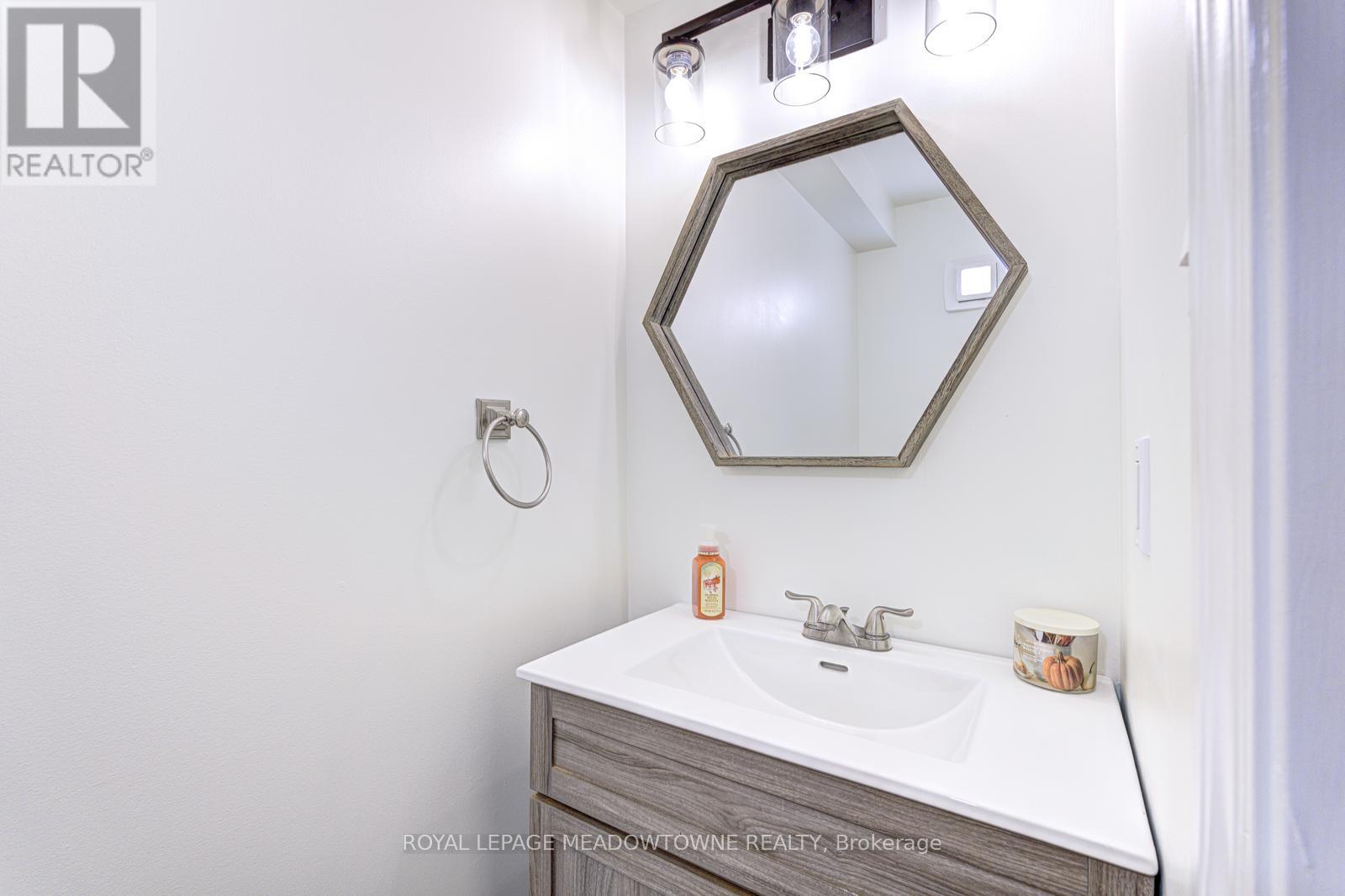 64 - 64 Stewart Maclaren Road, Halton Hills, Ontario  L7G 5L9 - Photo 23 - W12485211