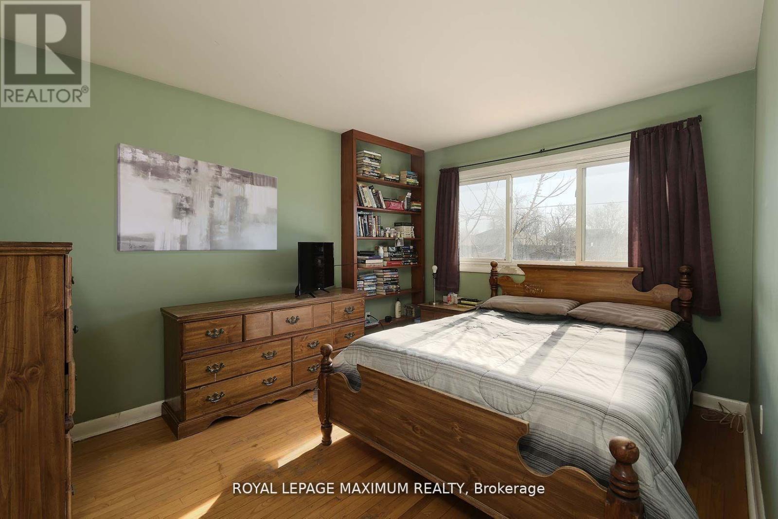 149 Leighland Avenue, Oakville, Ontario  L6H 1B3 - Photo 15 - W12485221