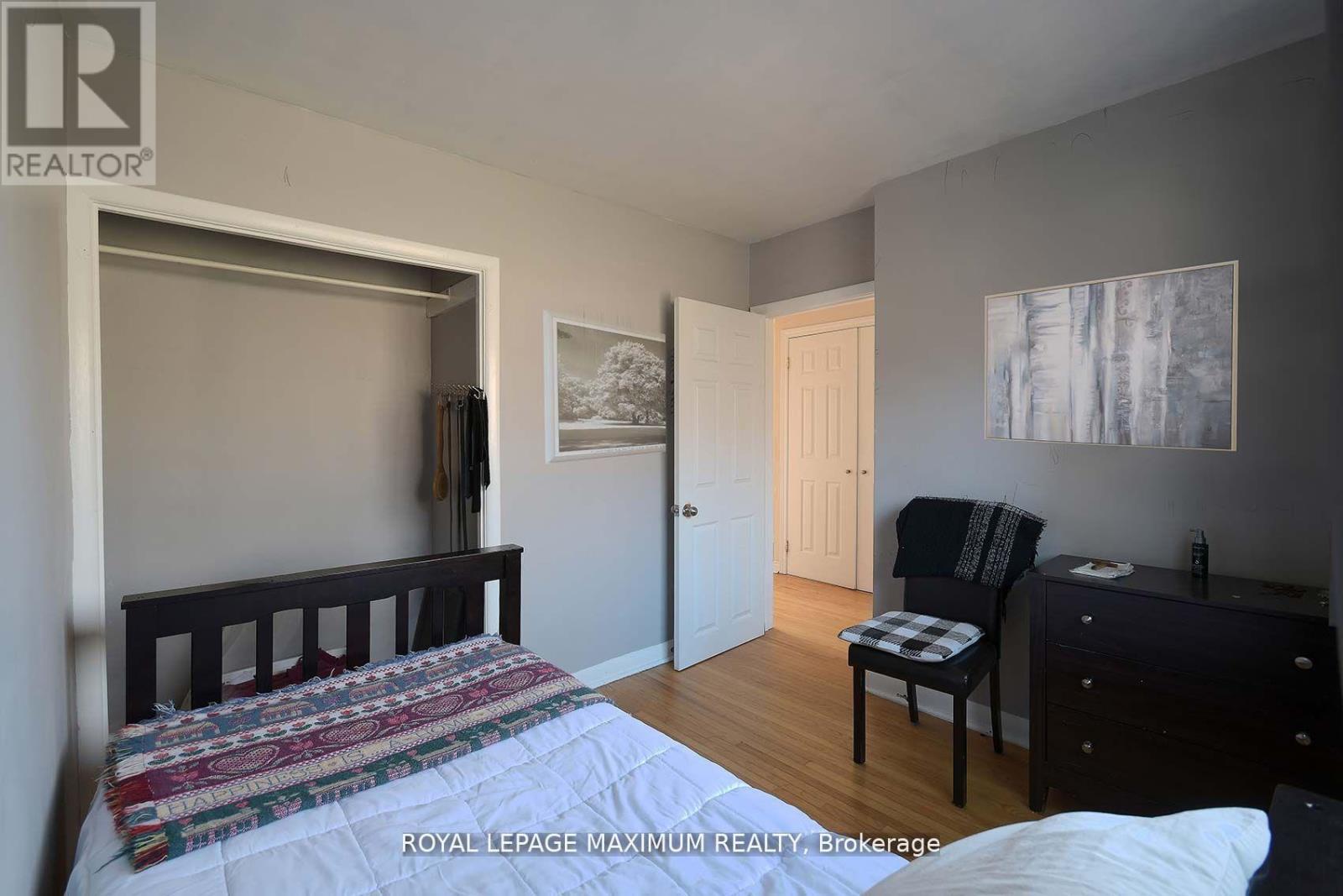 149 Leighland Avenue, Oakville, Ontario  L6H 1B3 - Photo 18 - W12485221