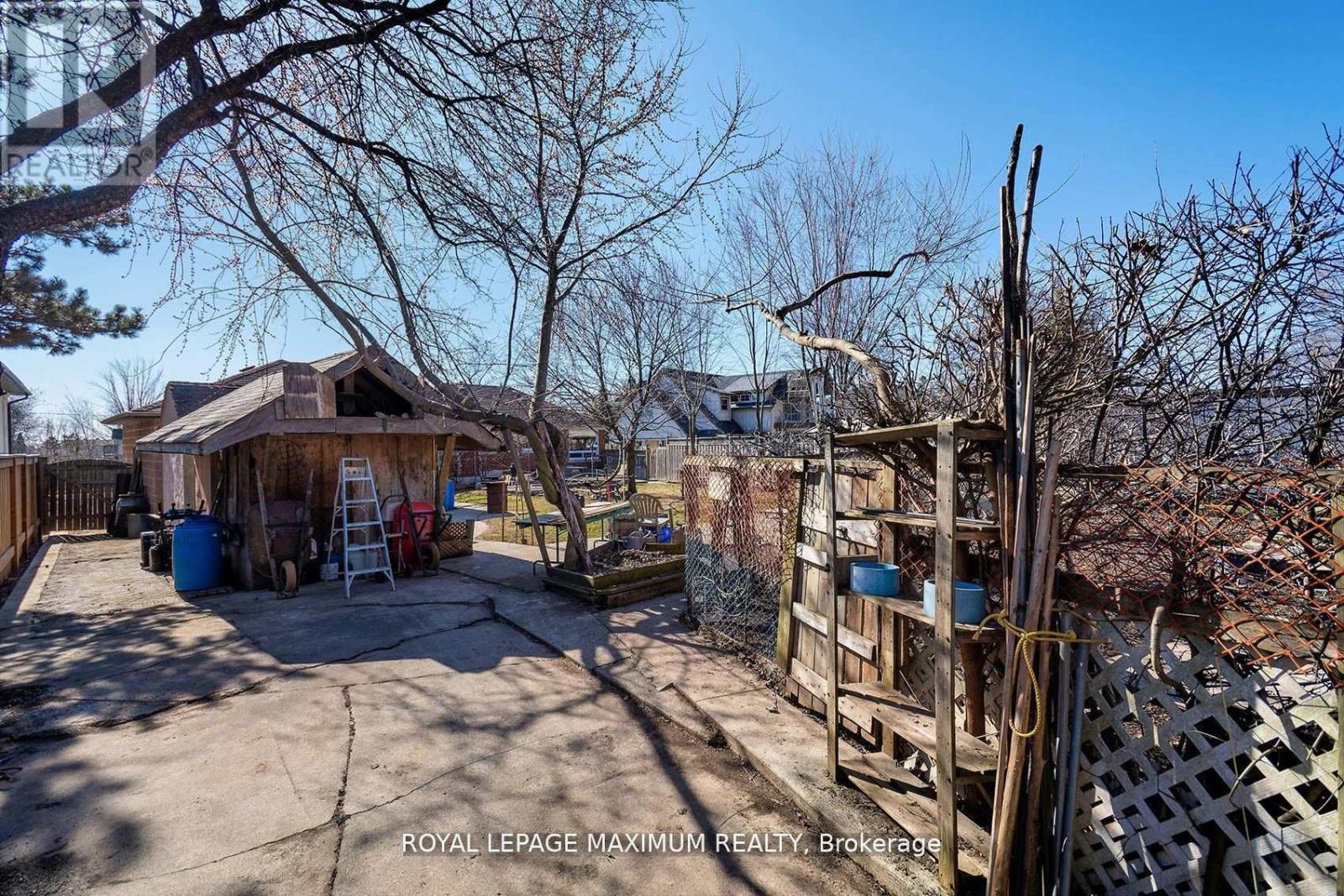 149 Leighland Avenue, Oakville, Ontario  L6H 1B3 - Photo 29 - W12485221