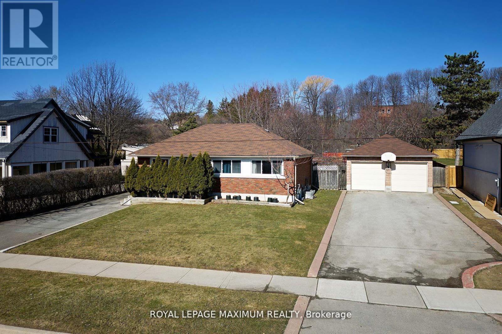 149 Leighland Avenue, Oakville, Ontario  L6H 1B3 - Photo 3 - W12485221