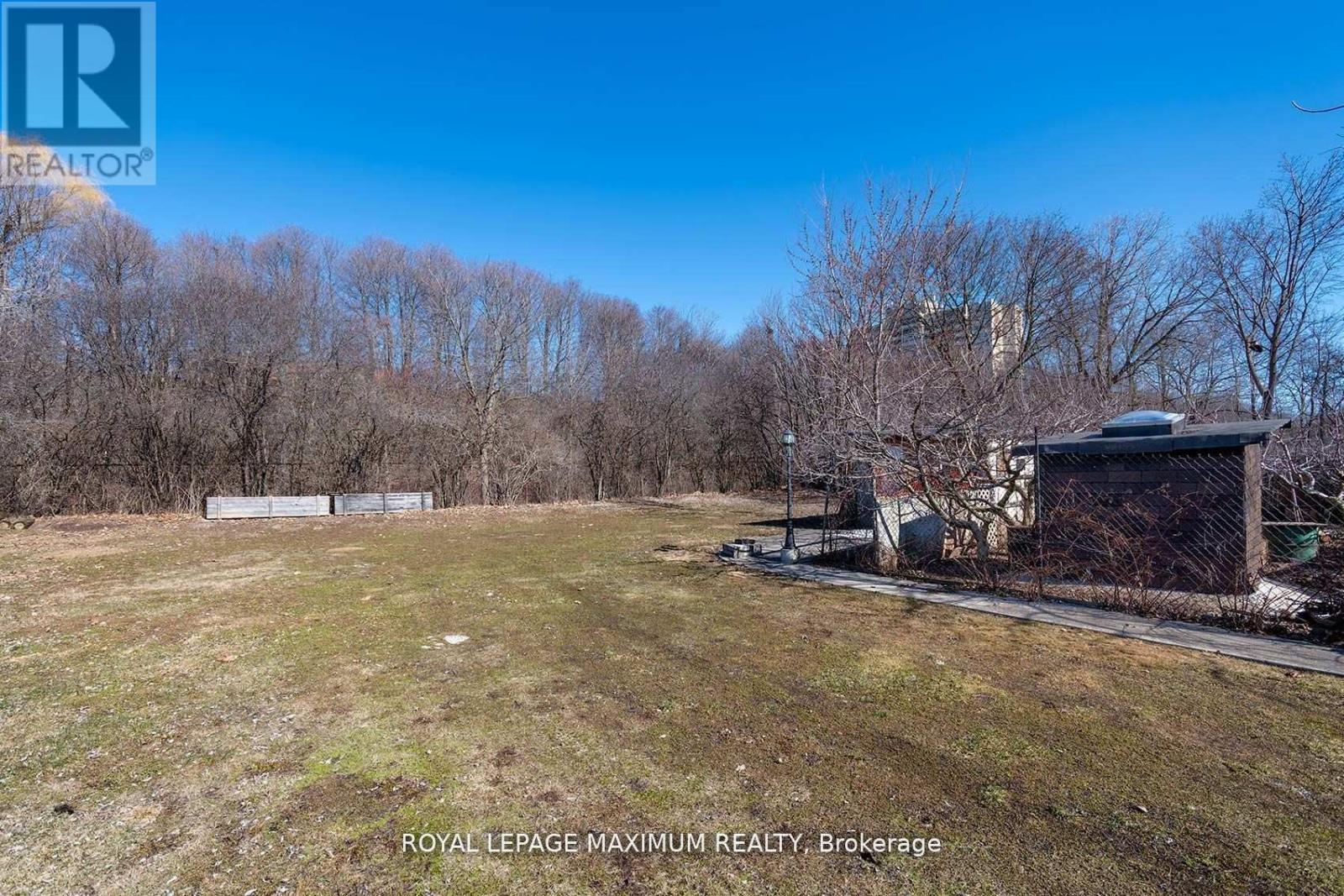 149 Leighland Avenue, Oakville, Ontario  L6H 1B3 - Photo 35 - W12485221