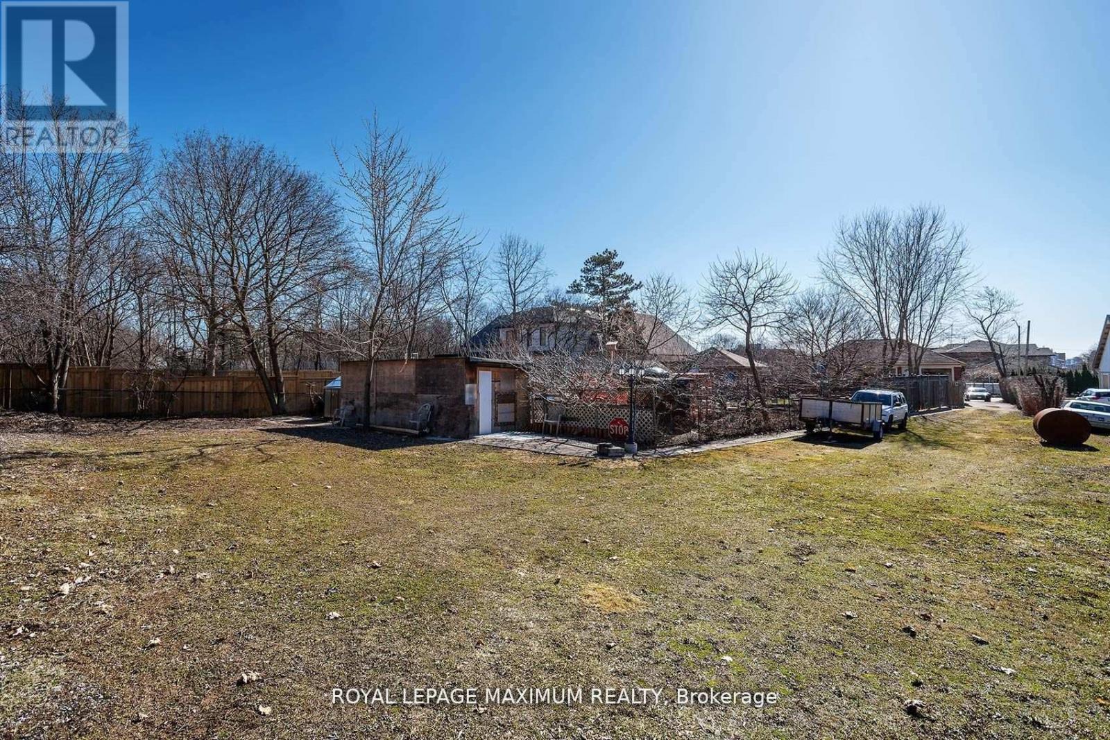 149 Leighland Avenue, Oakville, Ontario  L6H 1B3 - Photo 36 - W12485221