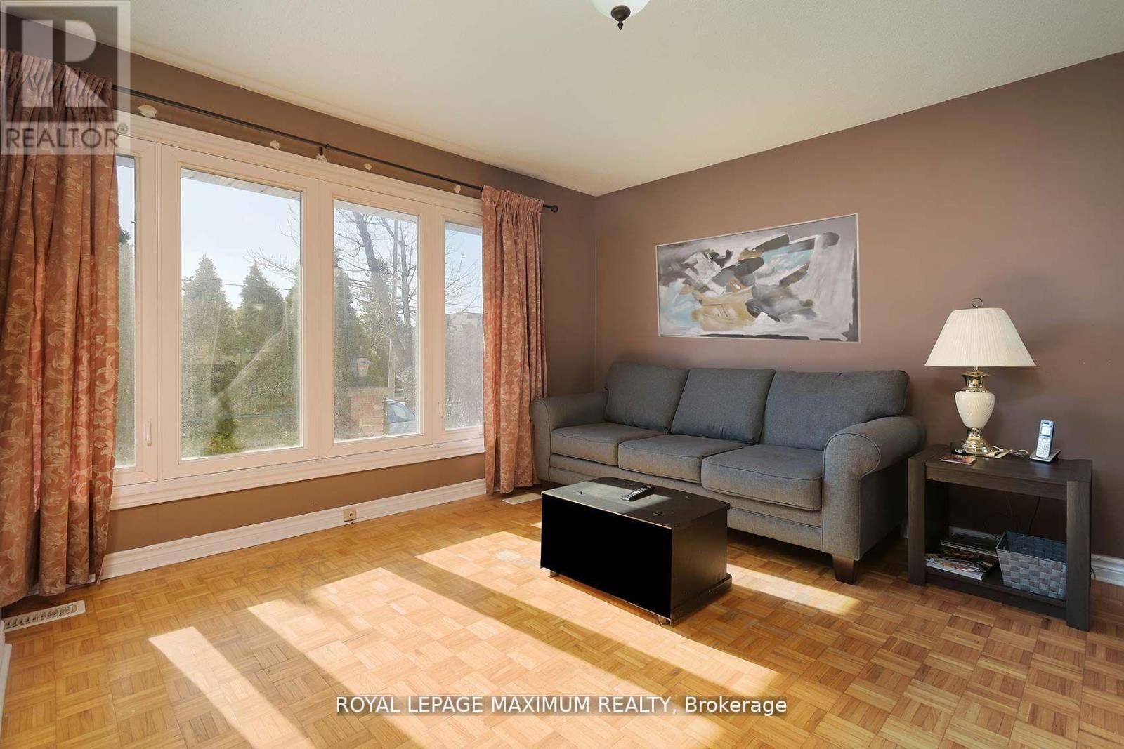 149 Leighland Avenue, Oakville, Ontario  L6H 1B3 - Photo 6 - W12485221