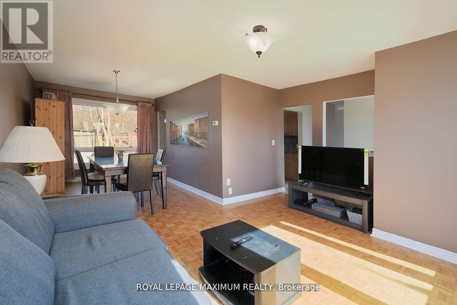 149 Leighland Avenue, Oakville, Ontario  L6H 1B3 - Photo 9 - W12485221