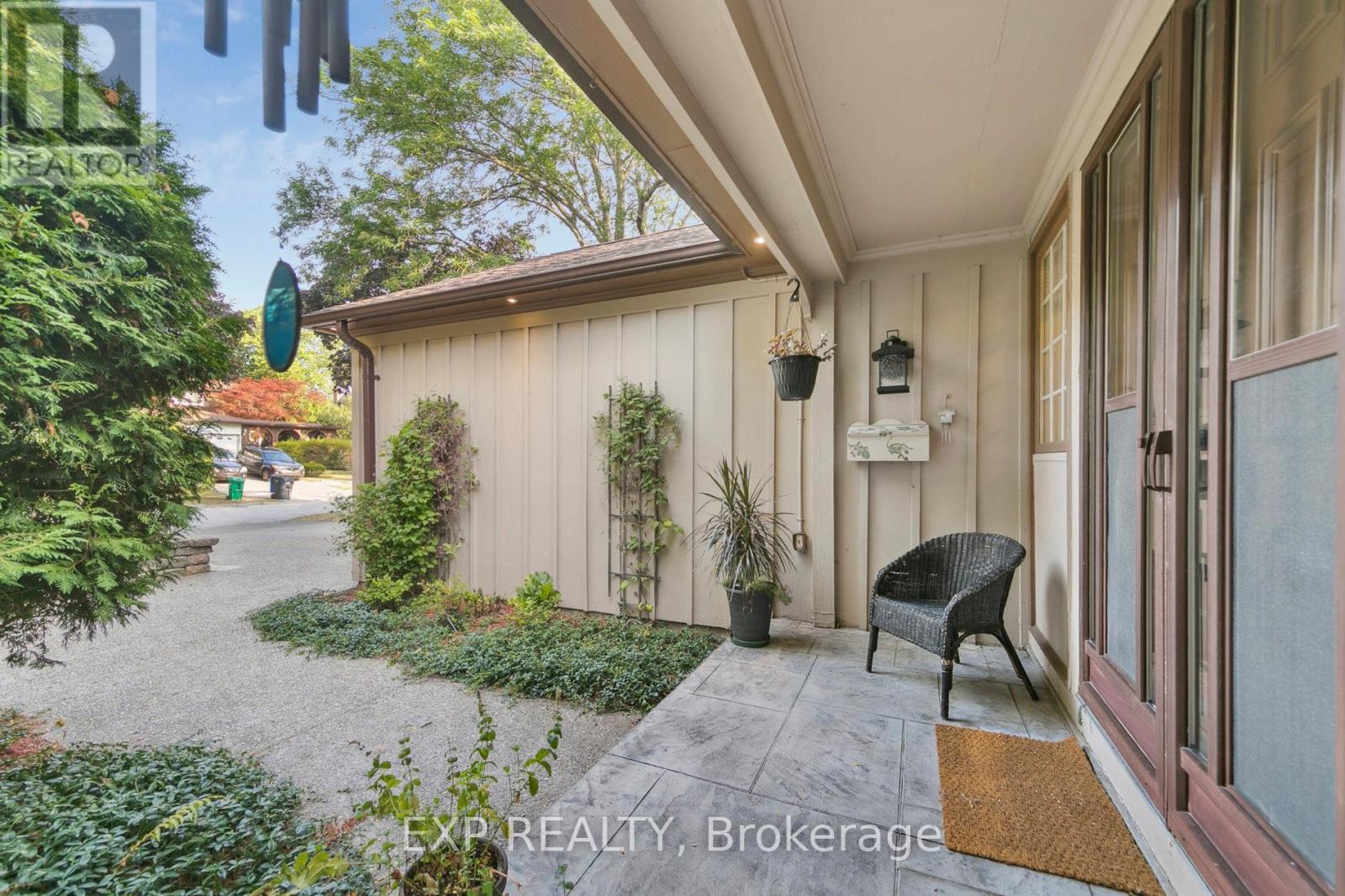 2565 Claymore Crescent, Mississauga, Ontario  L5C 3A2 - Photo 4 - W12485232