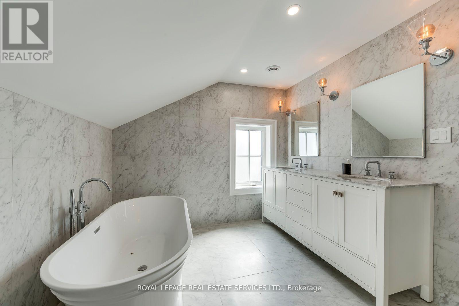 317 Queen Street S, Mississauga, Ontario  L5M 1M3 - Photo 18 - W12485239