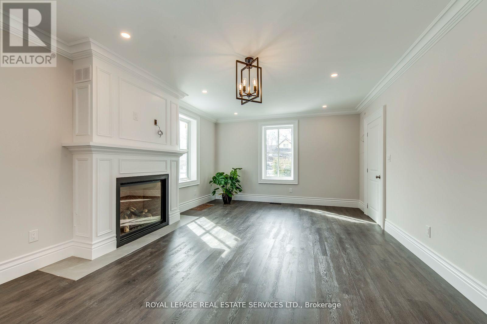 317 Queen Street S, Mississauga, Ontario  L5M 1M3 - Photo 5 - W12485239