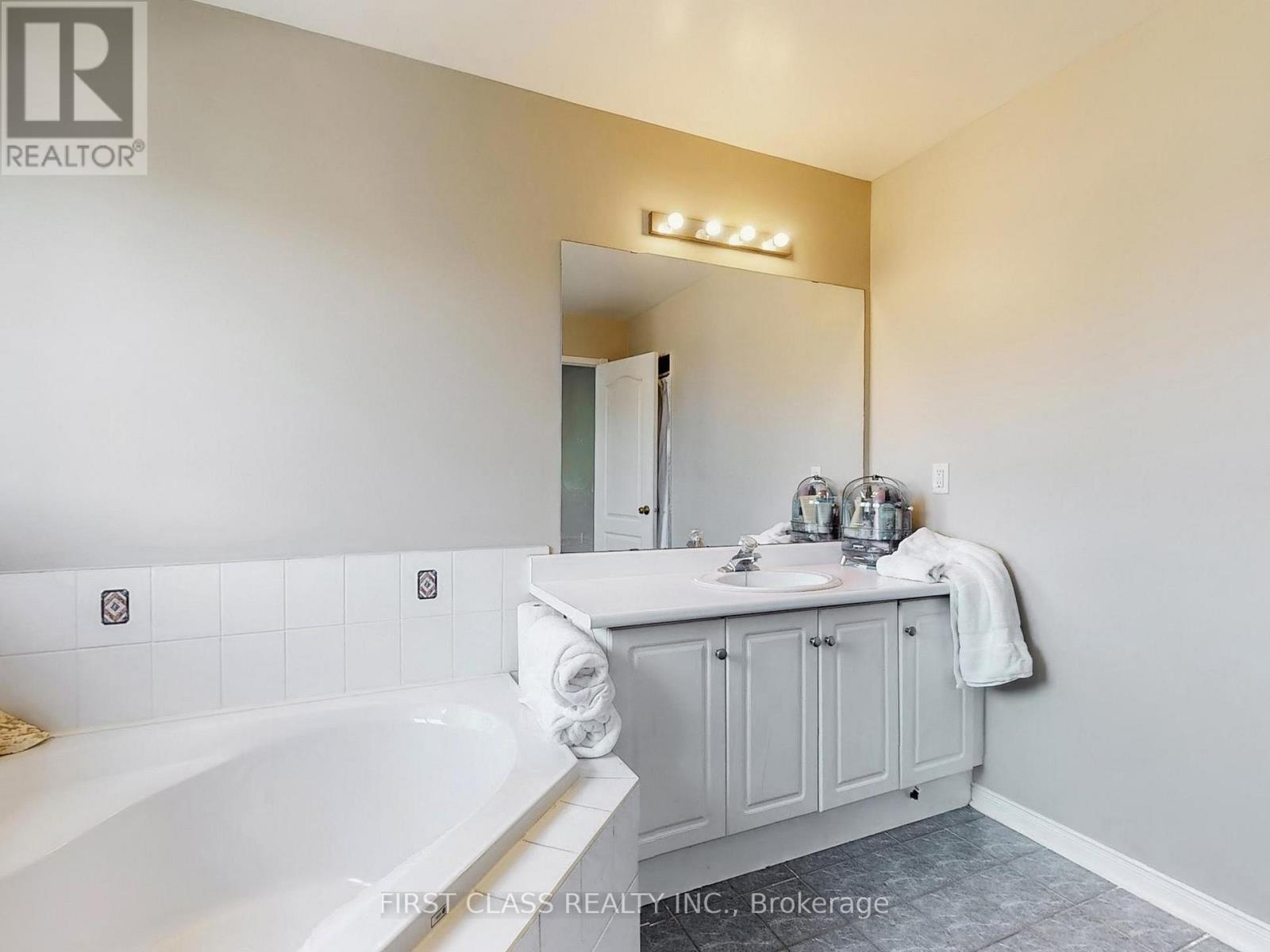 73 Porchlight Road, Brampton, Ontario  L6X 4S1 - Photo 15 - W12485243