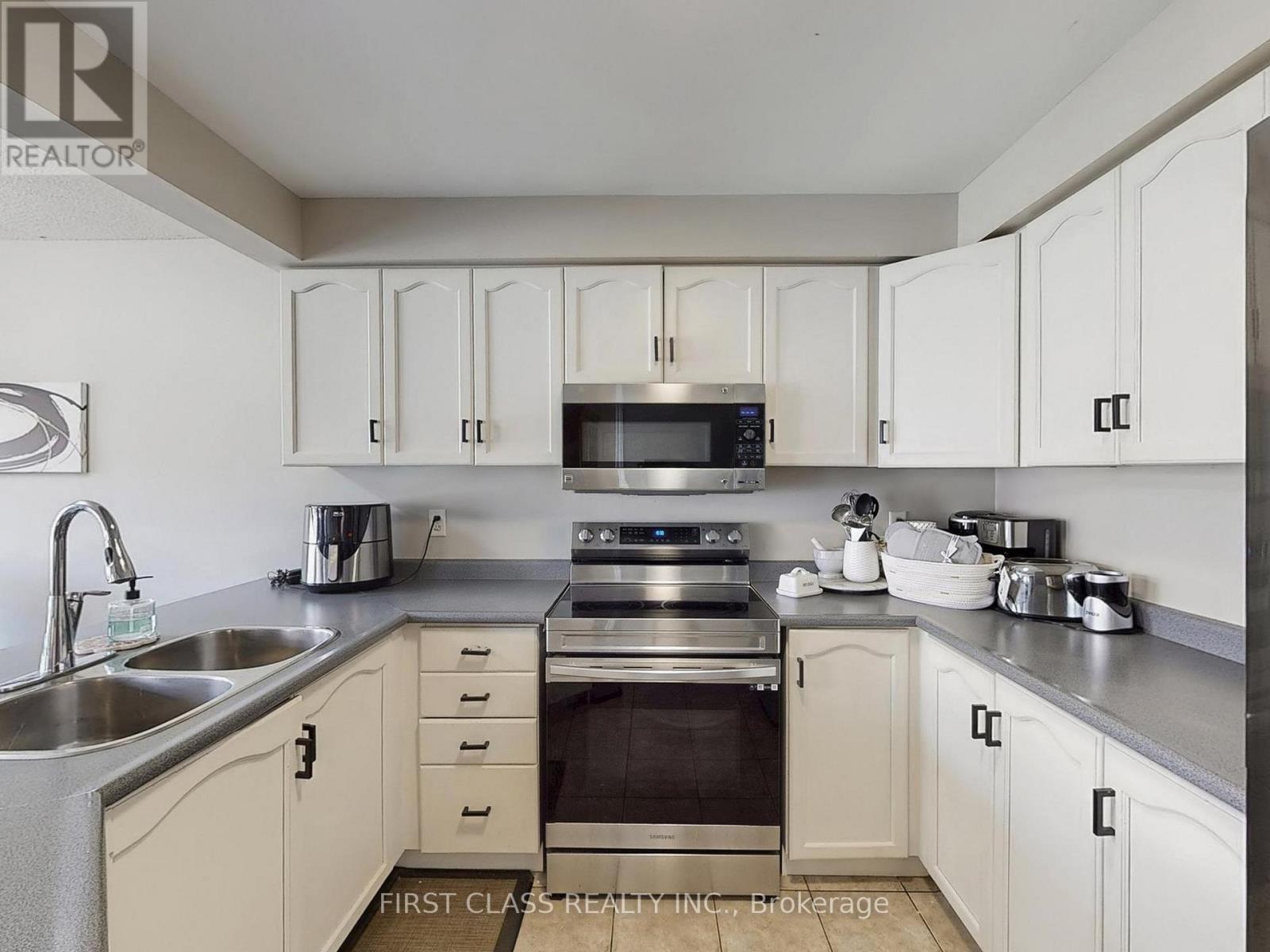 73 Porchlight Road, Brampton, Ontario  L6X 4S1 - Photo 7 - W12485243