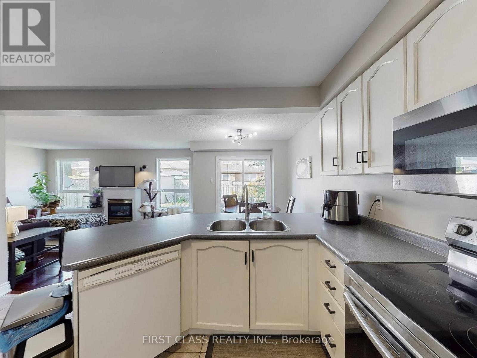 73 Porchlight Road, Brampton, Ontario  L6X 4S1 - Photo 8 - W12485243