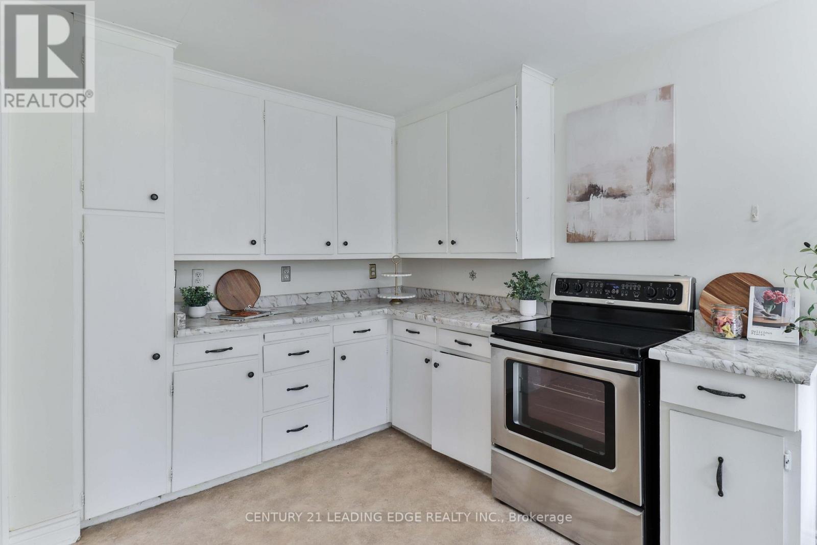 8 Landour Avenue, Toronto, Ontario  M6M 4J4 - Photo 10 - W12485253