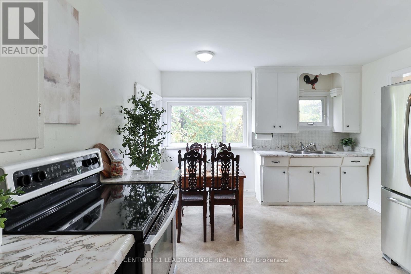 8 Landour Avenue, Toronto, Ontario  M6M 4J4 - Photo 11 - W12485253