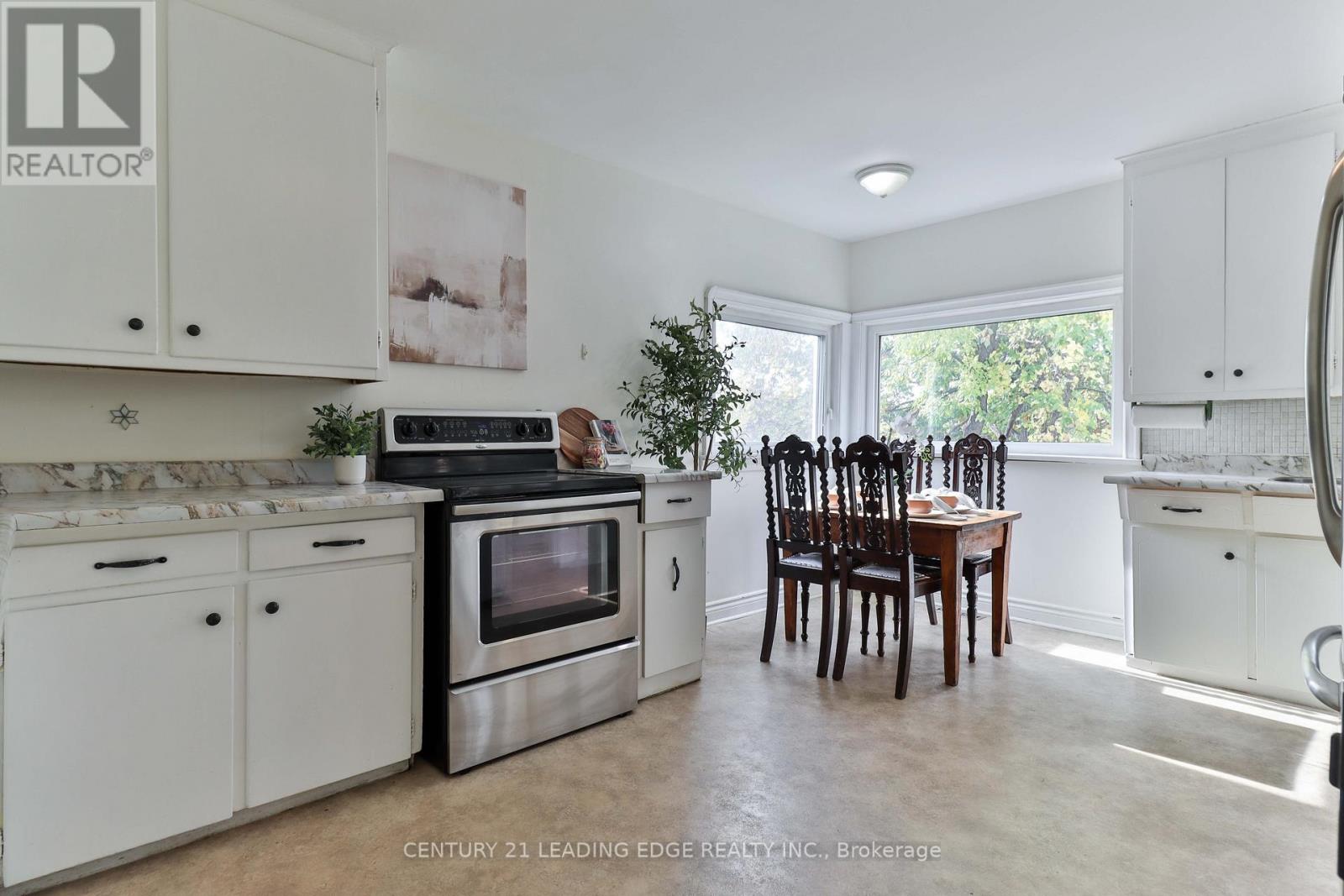 8 Landour Avenue, Toronto, Ontario  M6M 4J4 - Photo 12 - W12485253