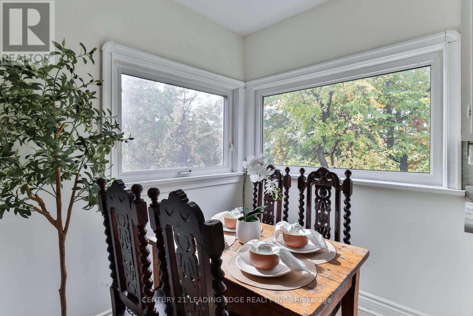 8 Landour Avenue, Toronto, Ontario  M6M 4J4 - Photo 13 - W12485253