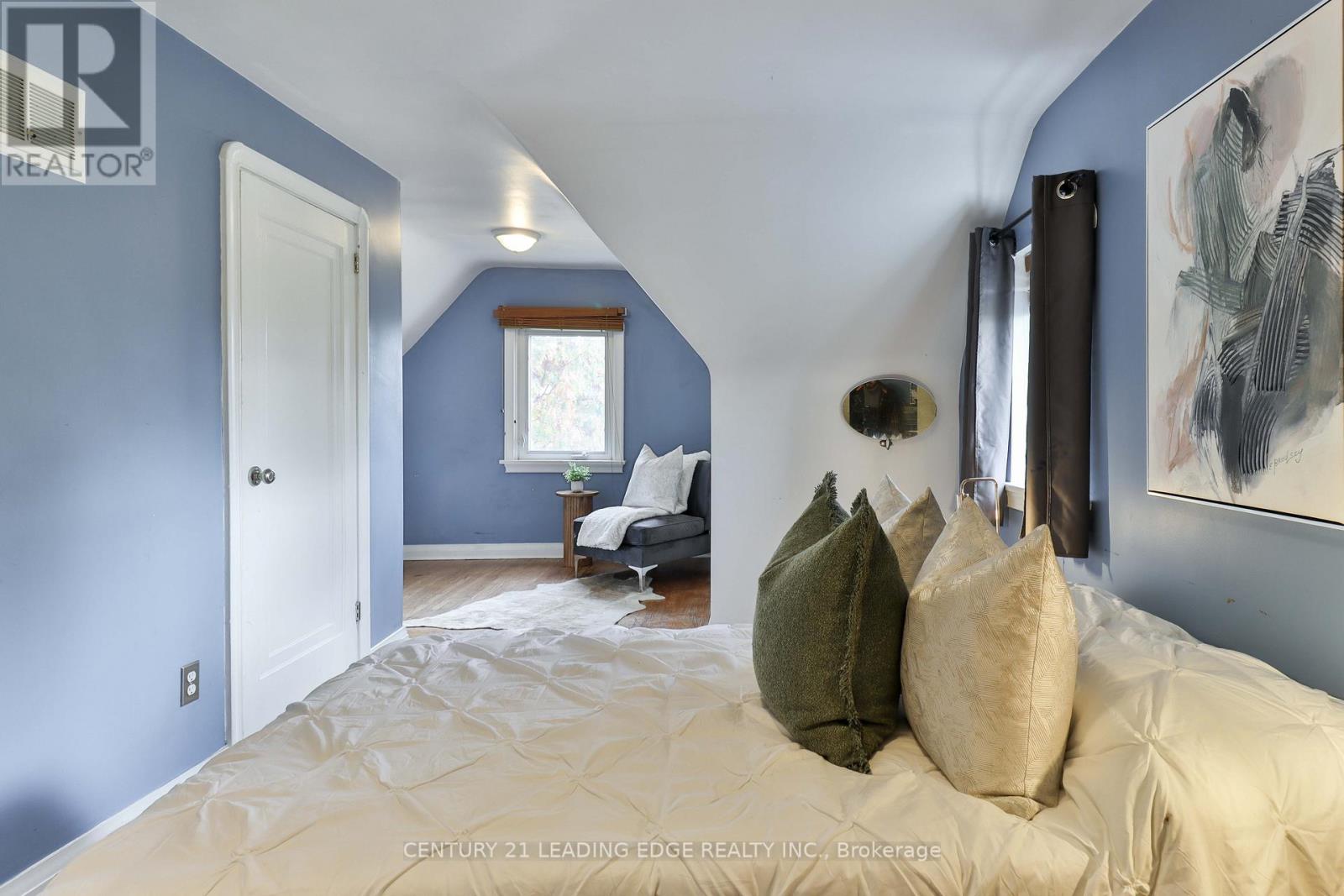 8 Landour Avenue, Toronto, Ontario  M6M 4J4 - Photo 20 - W12485253