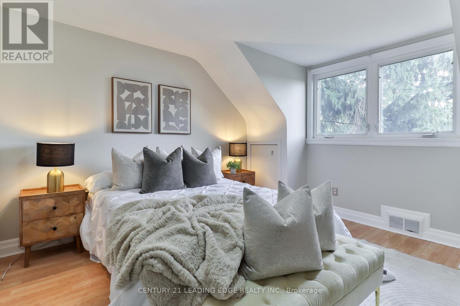 8 Landour Avenue, Toronto, Ontario  M6M 4J4 - Photo 22 - W12485253