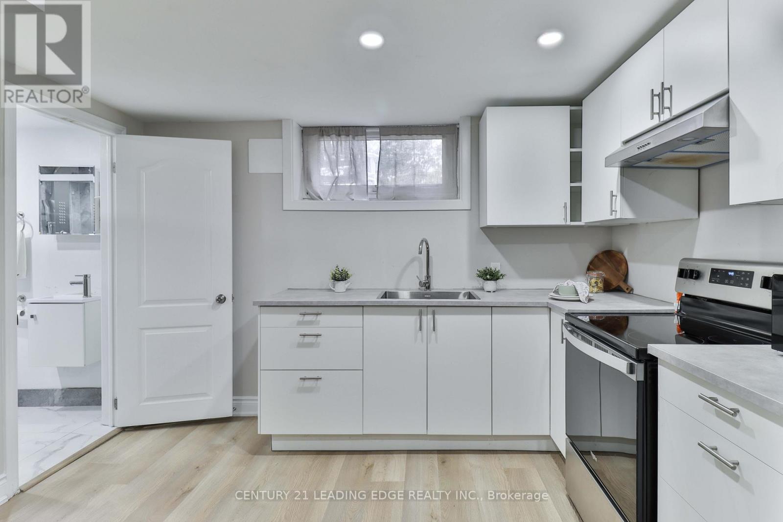 8 Landour Avenue, Toronto, Ontario  M6M 4J4 - Photo 24 - W12485253