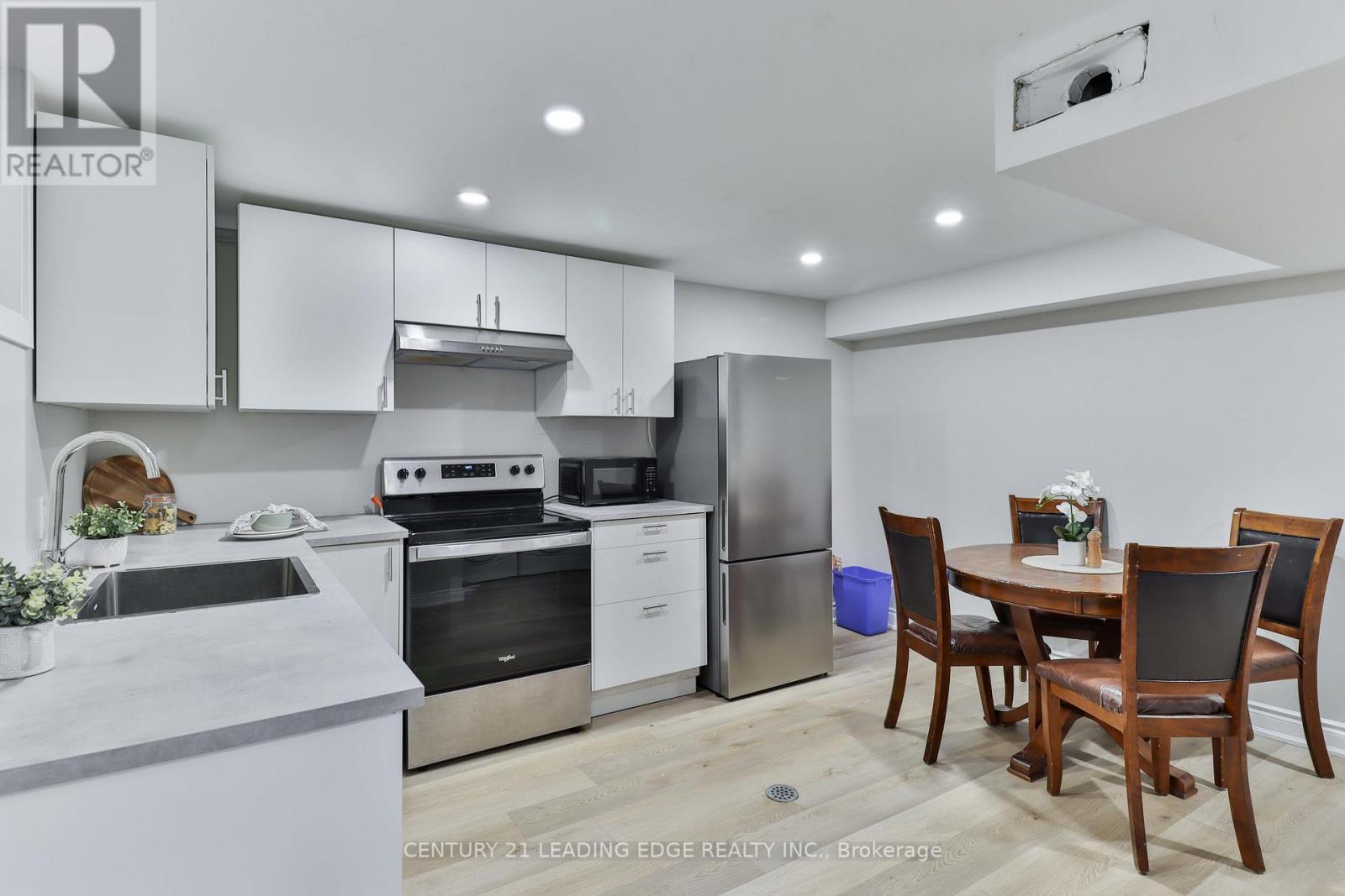 8 Landour Avenue, Toronto, Ontario  M6M 4J4 - Photo 25 - W12485253