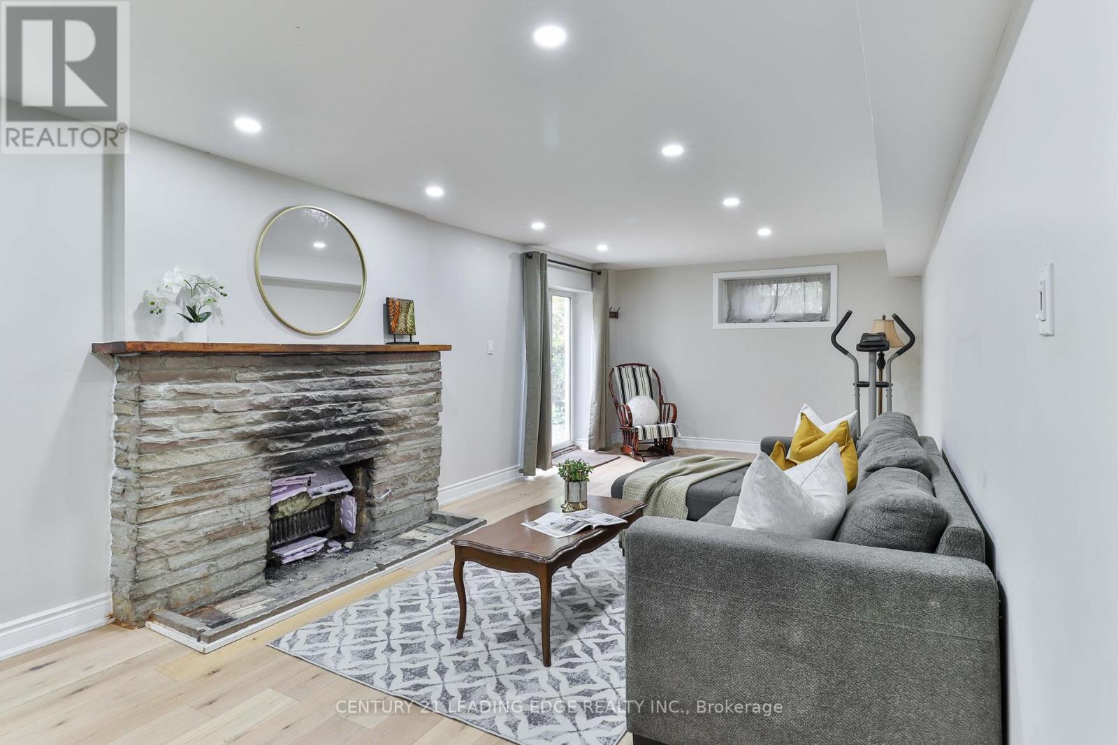 8 Landour Avenue, Toronto, Ontario  M6M 4J4 - Photo 26 - W12485253