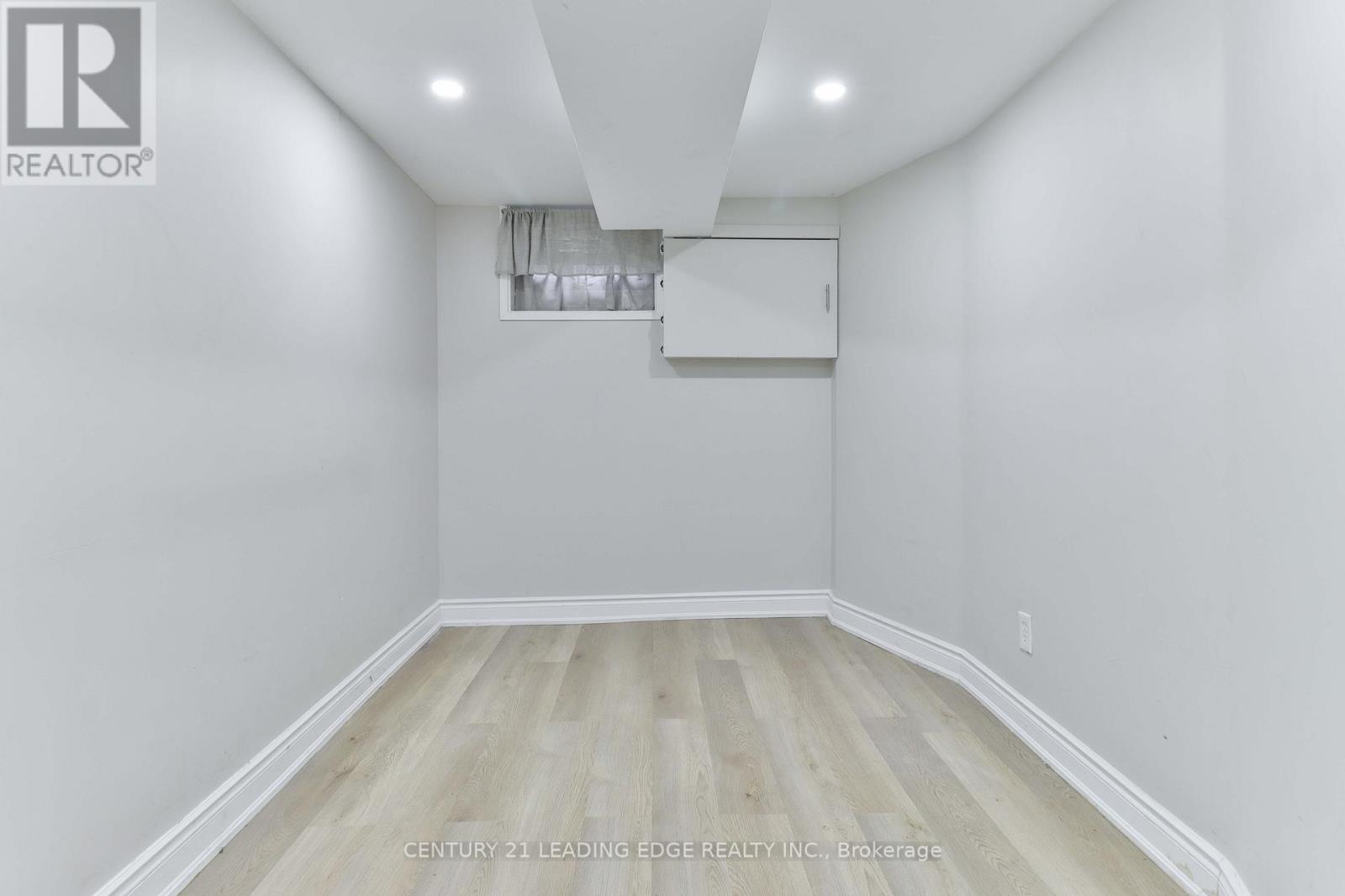 8 Landour Avenue, Toronto, Ontario  M6M 4J4 - Photo 30 - W12485253