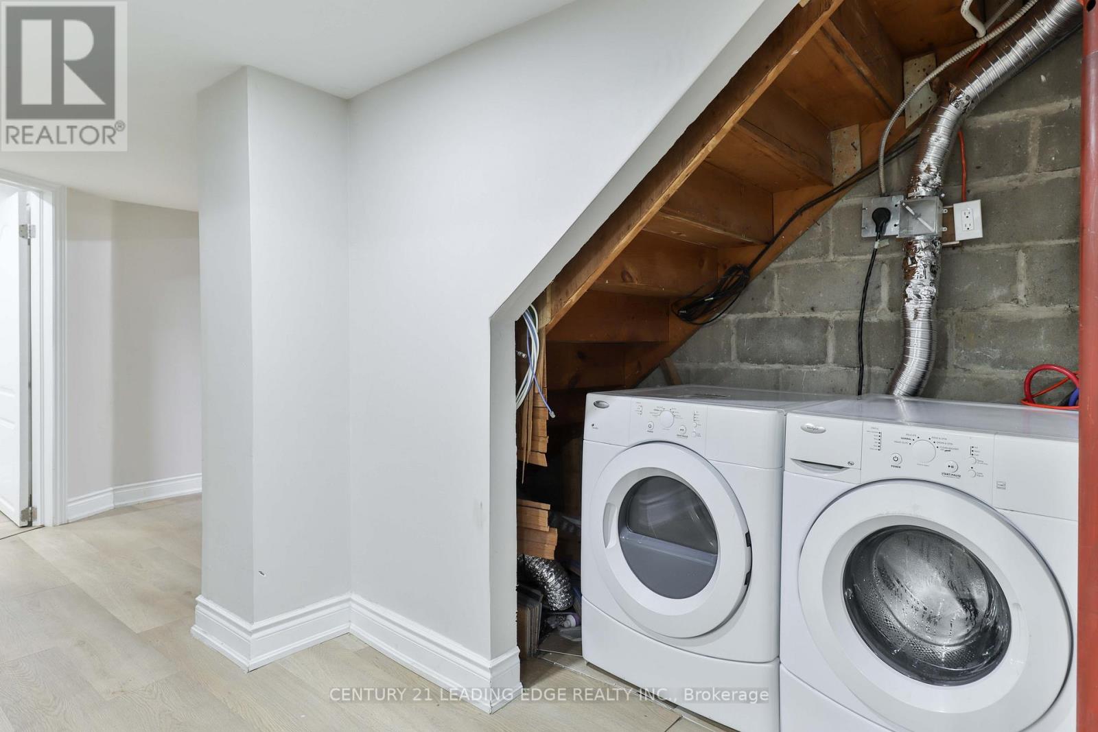 8 Landour Avenue, Toronto, Ontario  M6M 4J4 - Photo 31 - W12485253