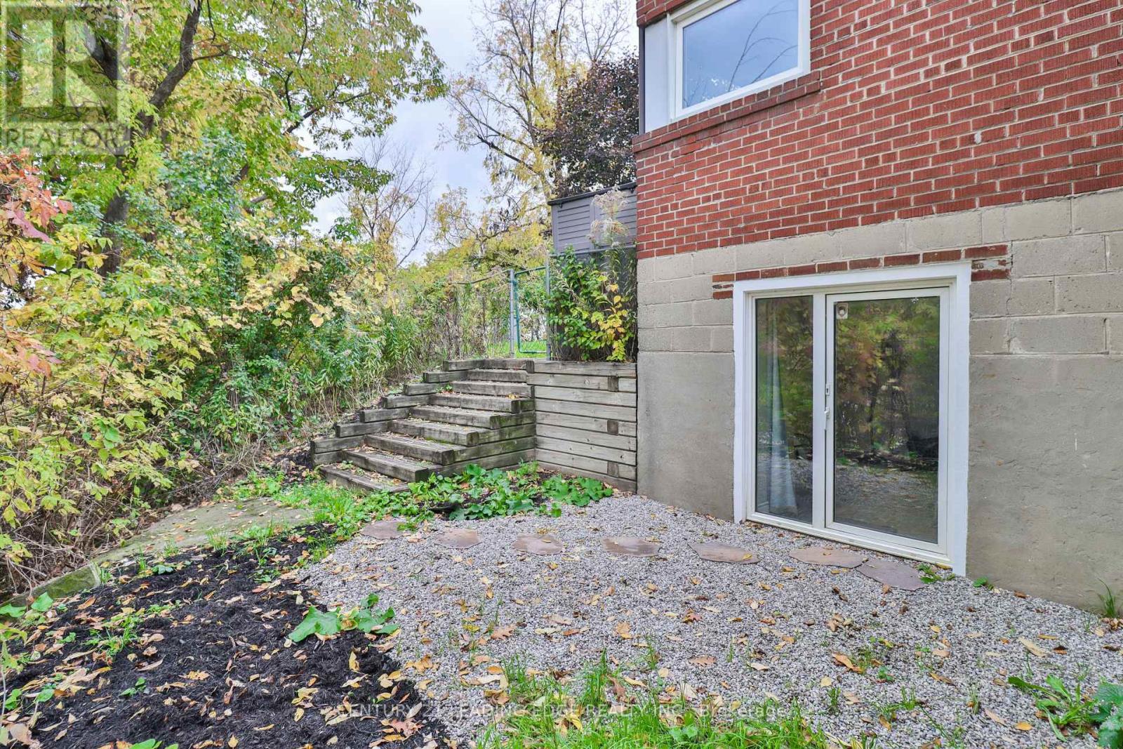 8 Landour Avenue, Toronto, Ontario  M6M 4J4 - Photo 32 - W12485253