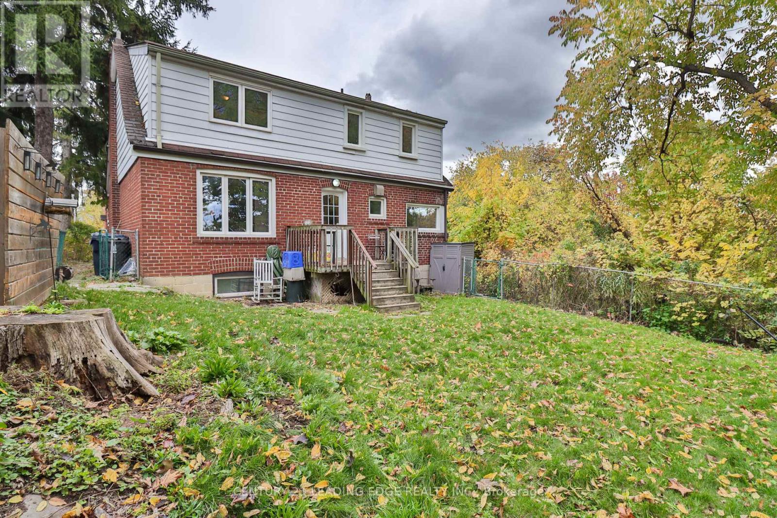 8 Landour Avenue, Toronto, Ontario  M6M 4J4 - Photo 33 - W12485253