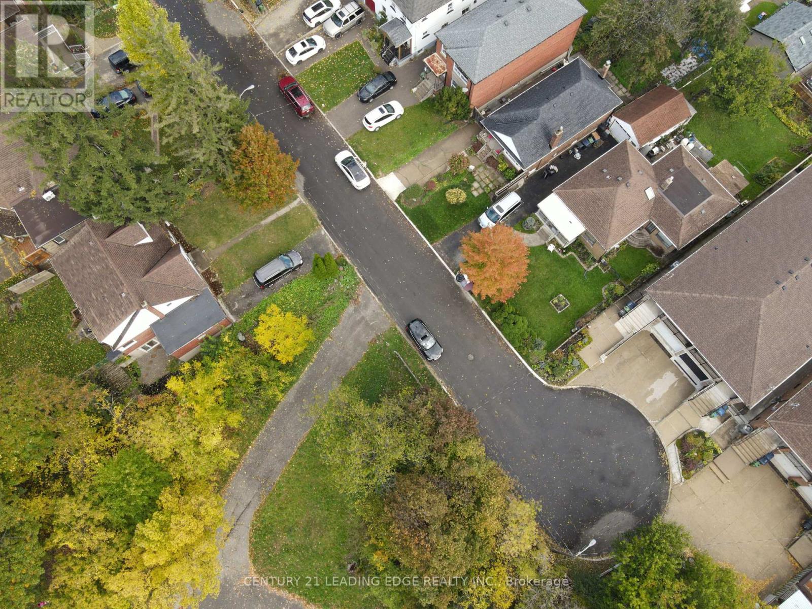 8 Landour Avenue, Toronto, Ontario  M6M 4J4 - Photo 38 - W12485253