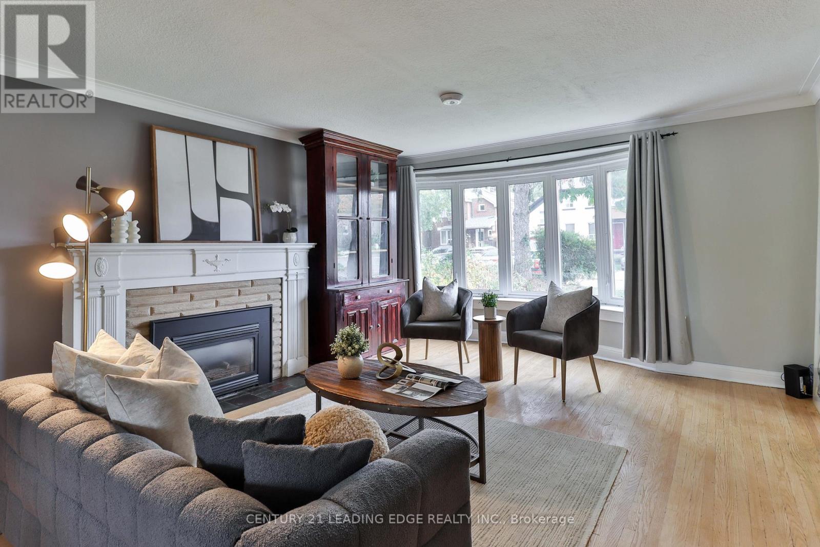 8 Landour Avenue, Toronto, Ontario  M6M 4J4 - Photo 6 - W12485253