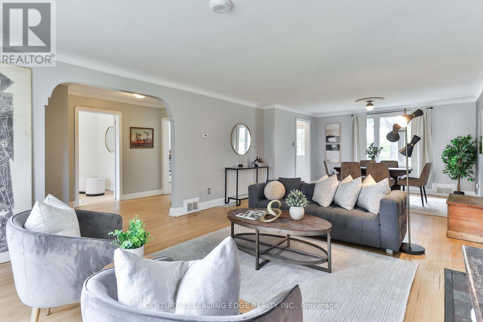 8 Landour Avenue, Toronto, Ontario  M6M 4J4 - Photo 7 - W12485253