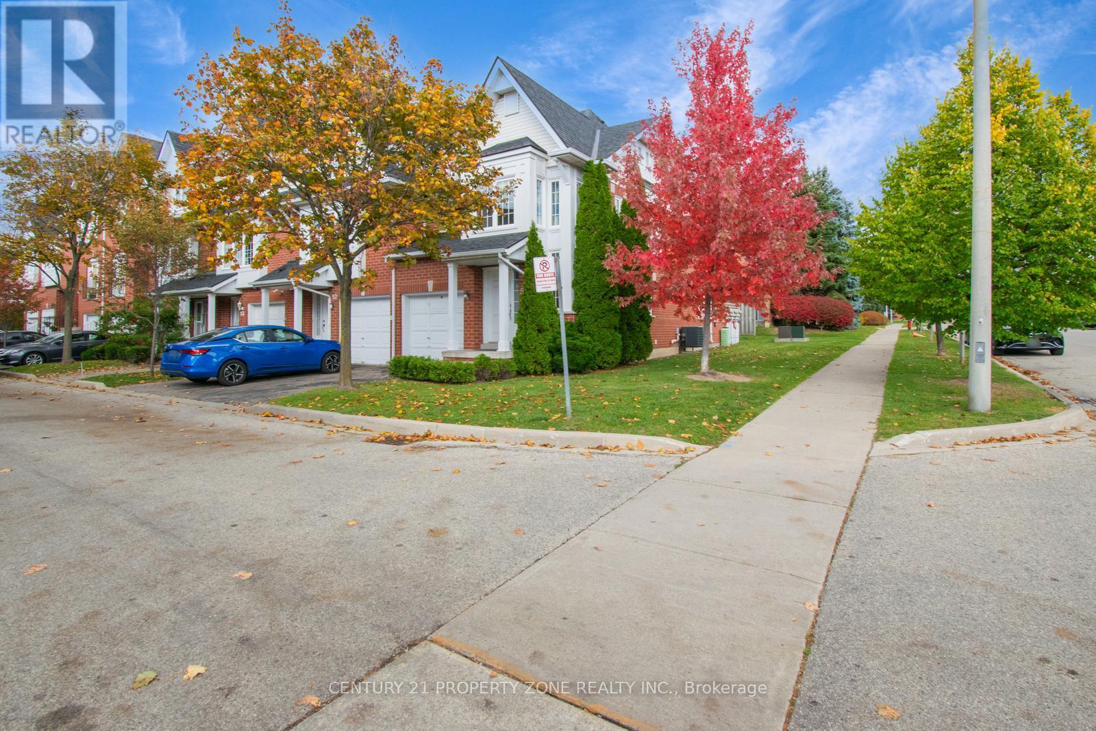 51 - 1575 South Parade Court, Mississauga, Ontario  L5M 6E9 - Photo 2 - W12485265