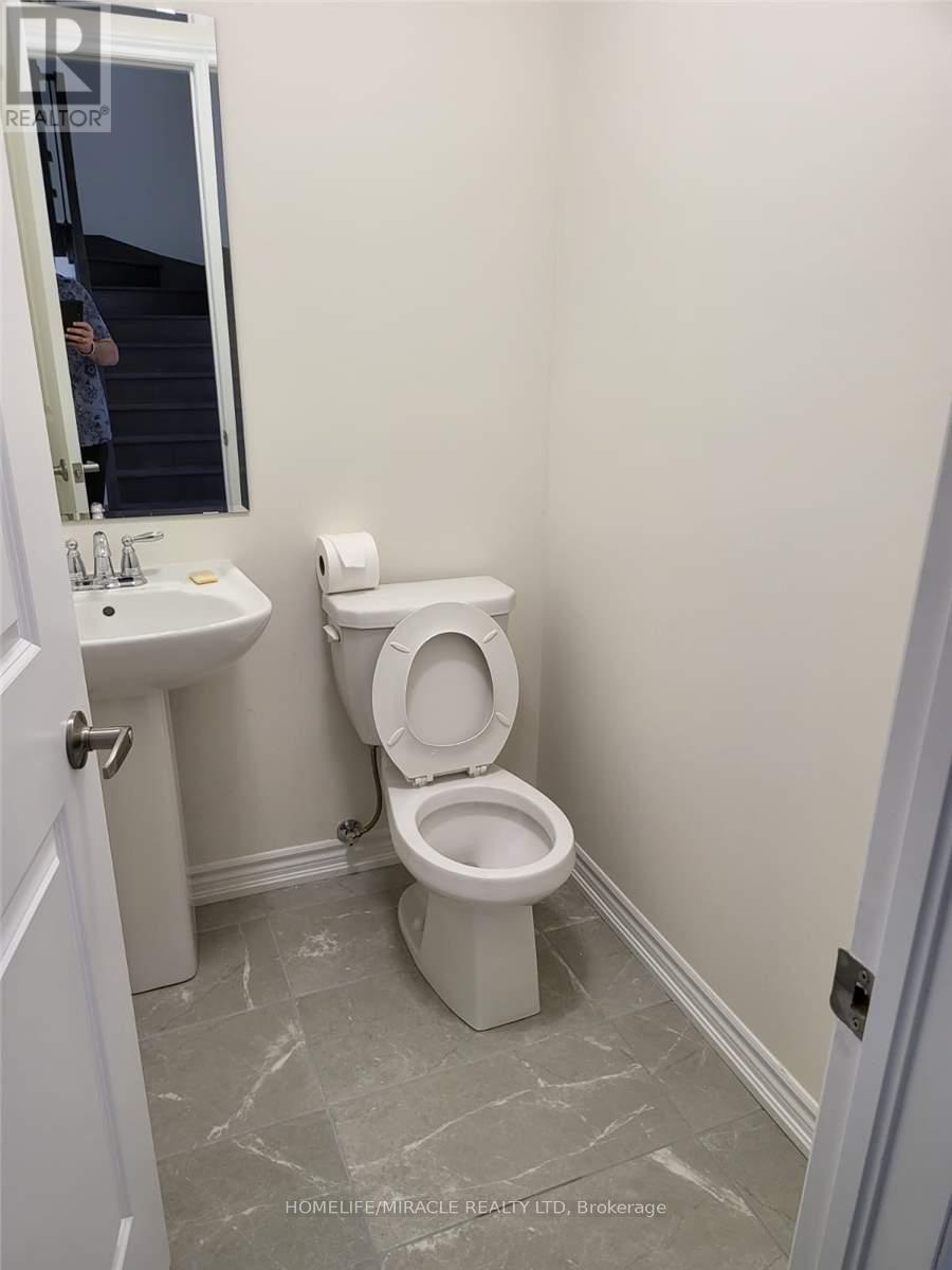 21 Purple Sage Drive, Brampton, Ontario  L6P 4N9 - Photo 10 - W12485282