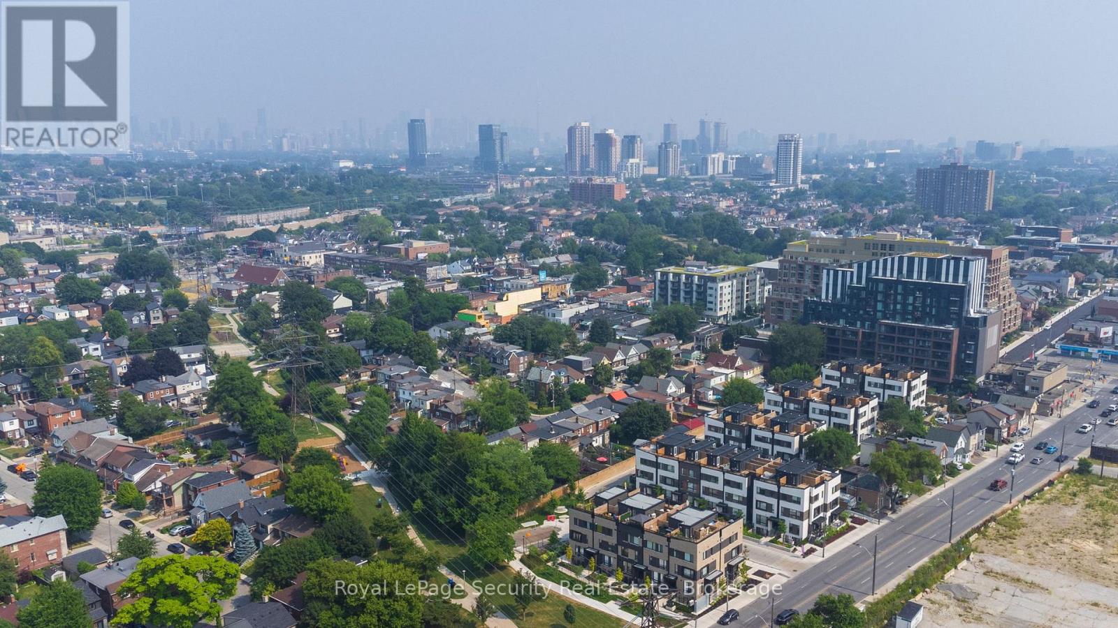 Th 22 - 40 Ed Clark Gardens, Toronto, Ontario  M6N 0B5 - Photo 4 - W12485286