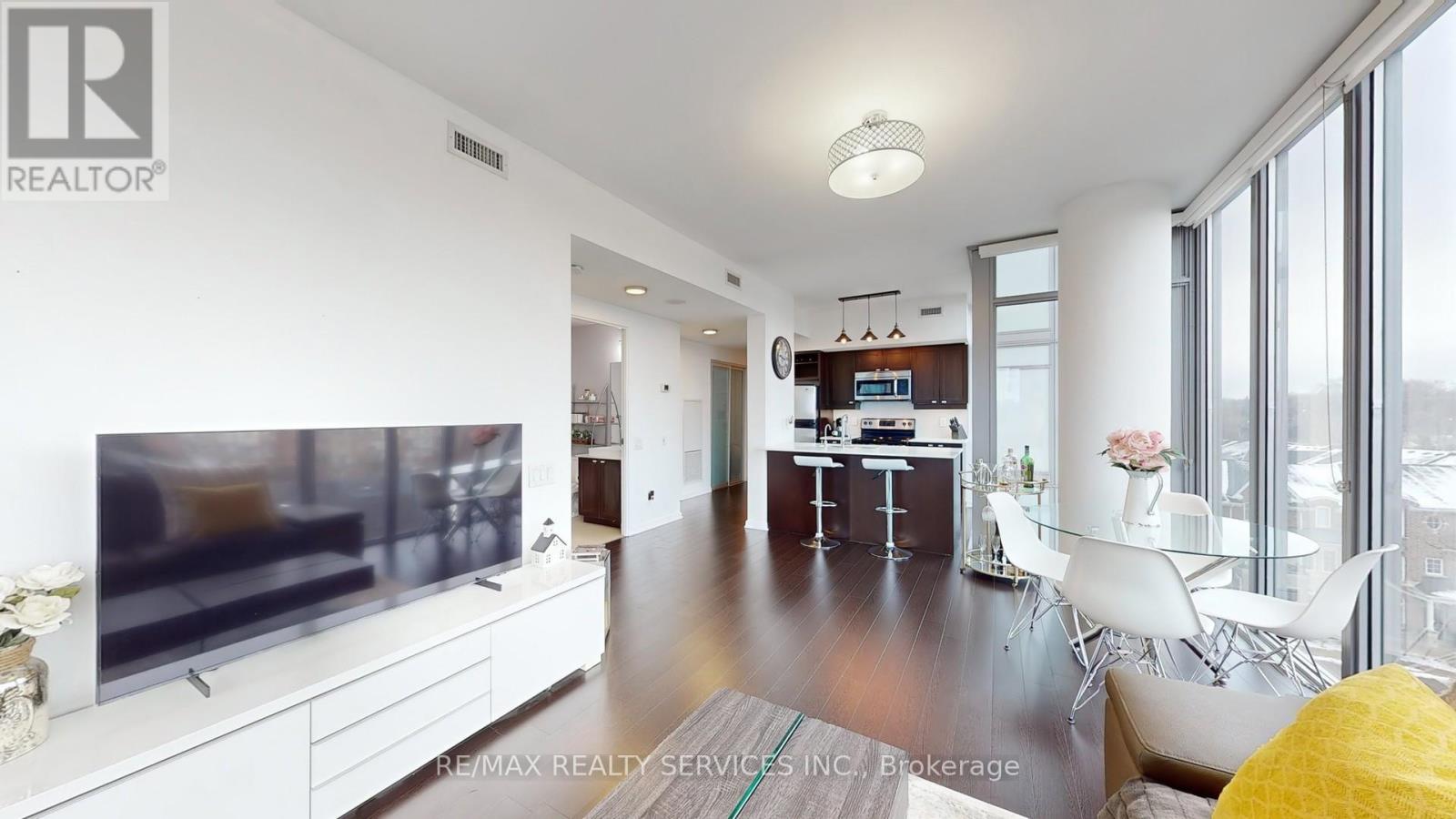 511 - 105 The Queensway Avenue, Toronto, Ontario  M6S 5B5 - Photo 11 - W12485300