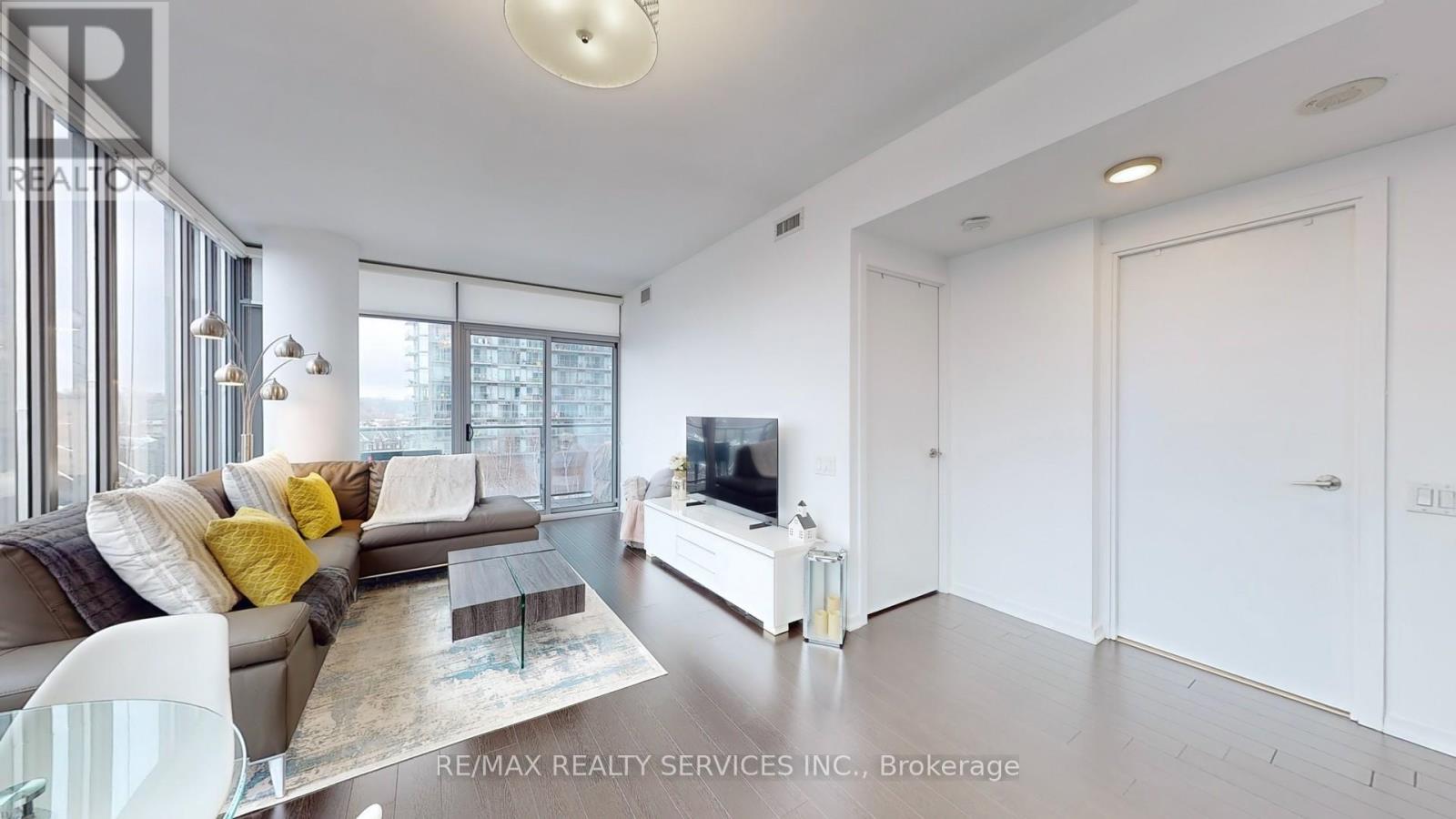 511 - 105 The Queensway Avenue, Toronto, Ontario  M6S 5B5 - Photo 7 - W12485300