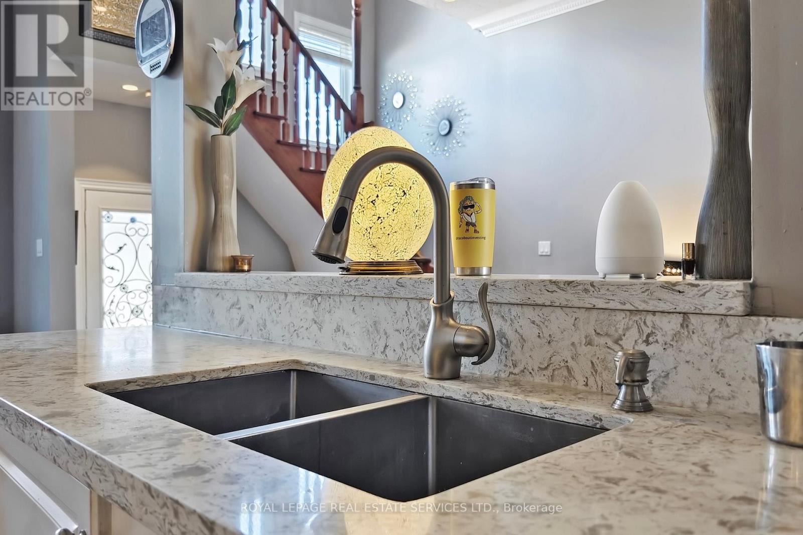 5861 Tenth Line W, Mississauga, Ontario  L5M 6V4 - Photo 12 - W12485305