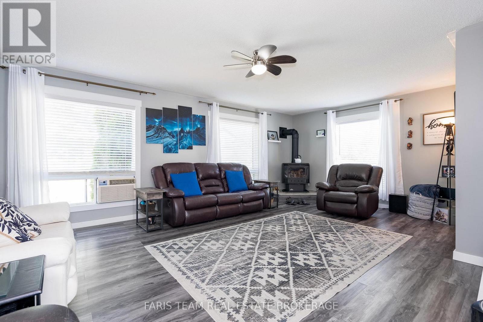 57 Port Severn Road N, Georgian Bay (Baxter), Ontario  L0K 1S0 - Photo 14 - X12485197